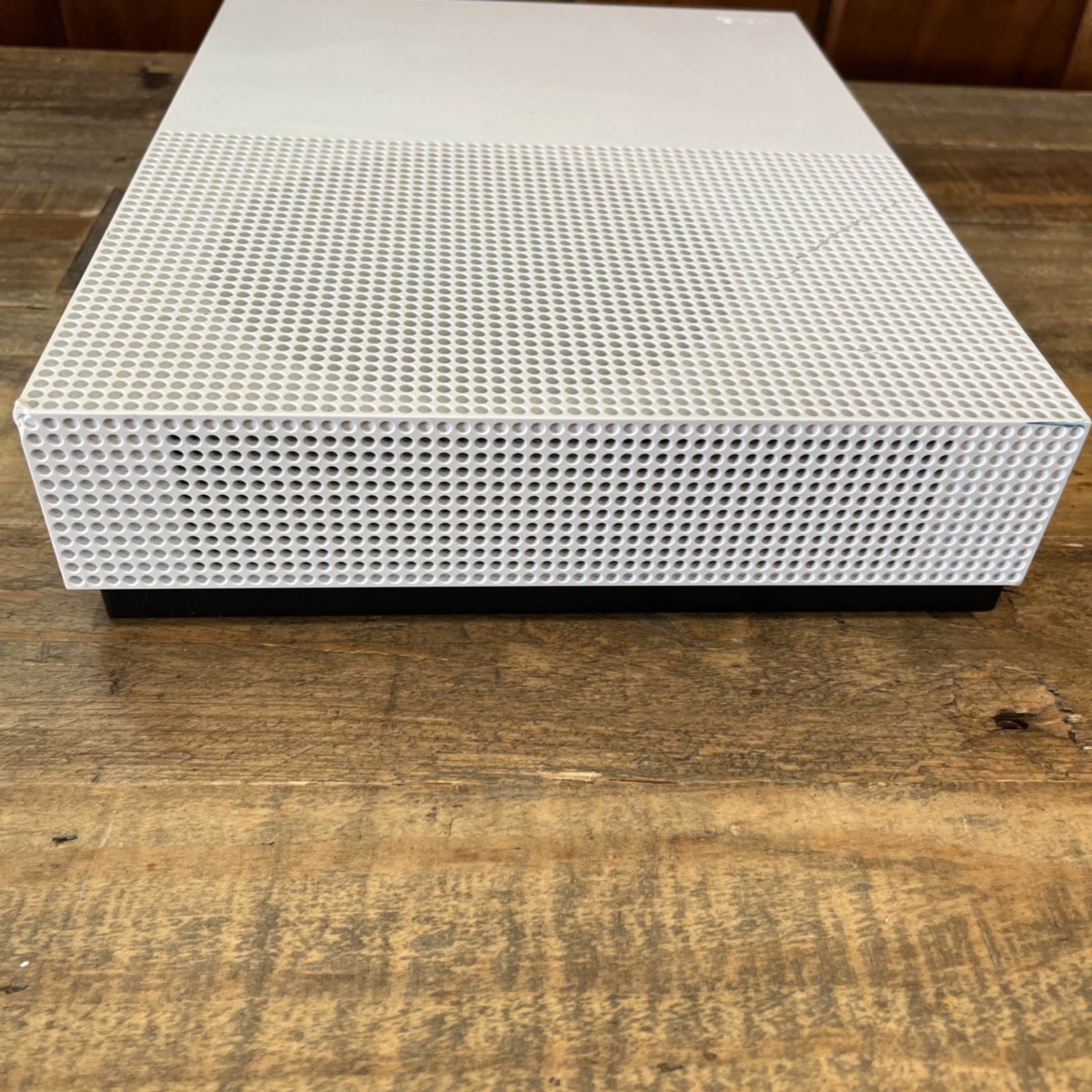 Microsoft Xbox One S 1TB Console – White Model 1681 w/Controller, Cords & Game