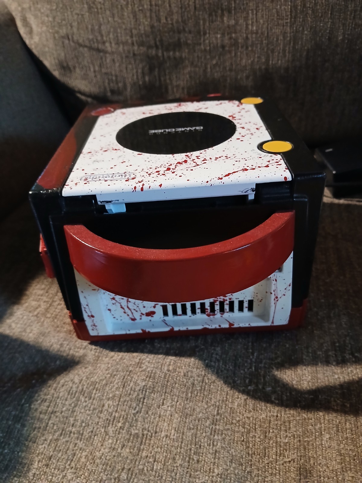 Custom Resident Evil Gamecube. 4 Games, 2 Controllers, Memory Card. See Pictures