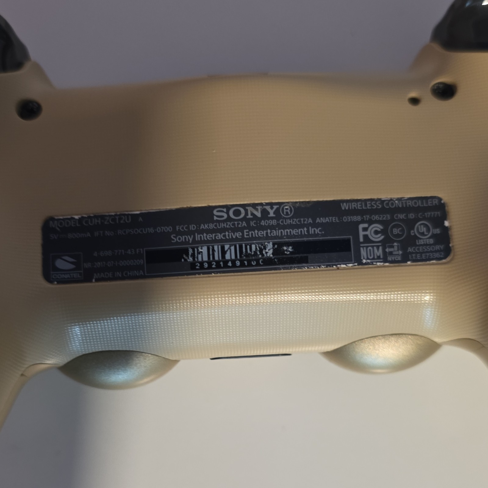 Sony PlayStation 4 PS4 CUH-1215A Black 500GB Wi-Fi 1080p Console Gold Controller