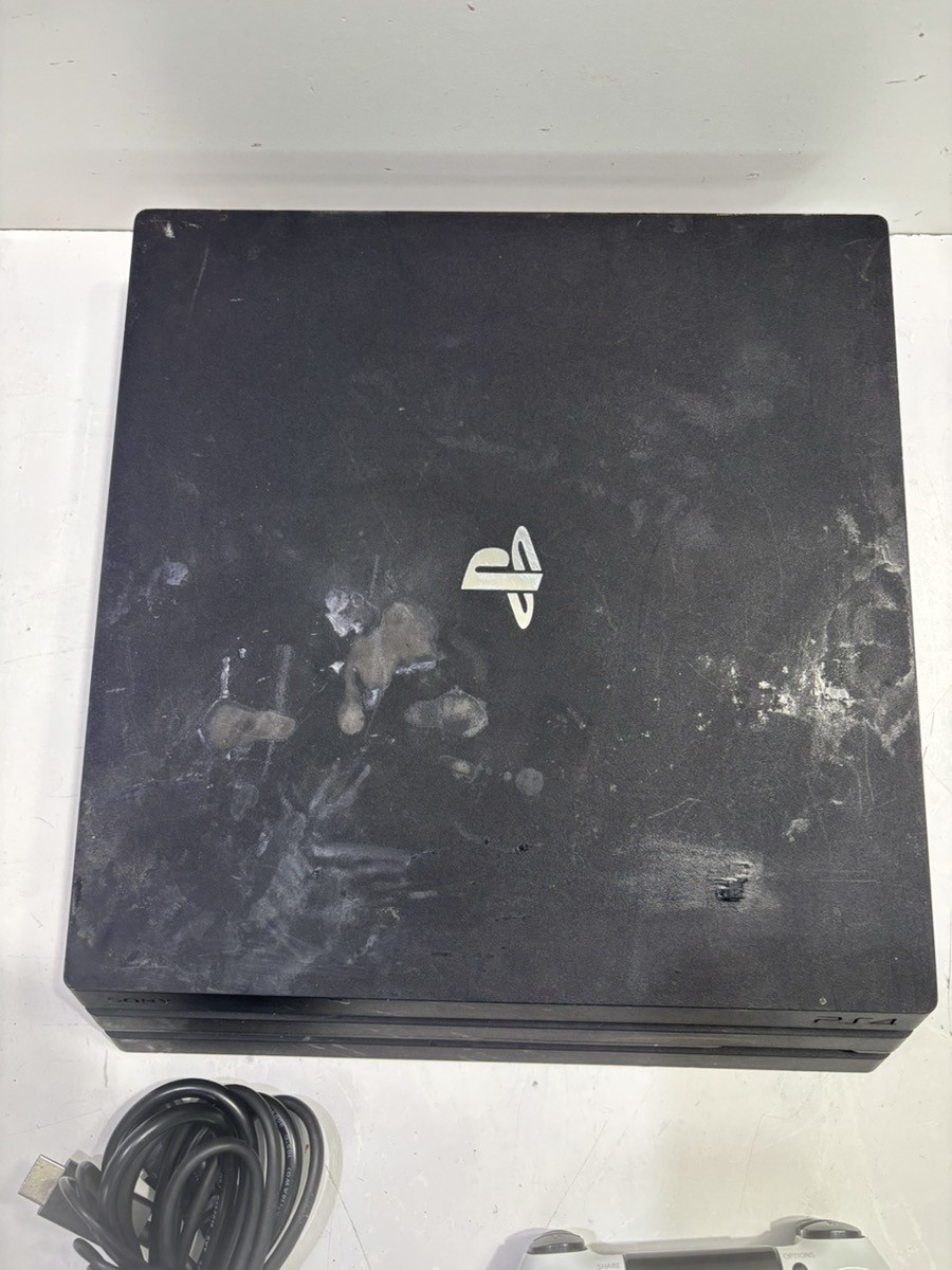 SONY PS4 – PRO – SYSTEM – CUH-7015B – 1TB.SURCACE BURN/DAMAGE (P11033391)