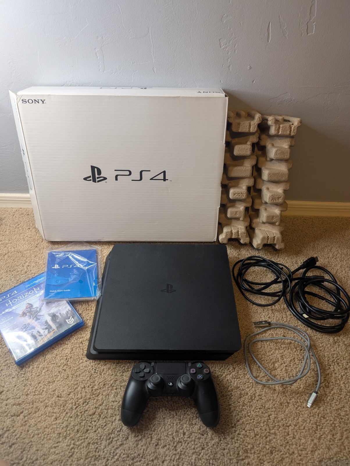 Sony PlayStation 4 PS4 Slim 1TB Console CUH-2215B Controller Cables Box Horizon