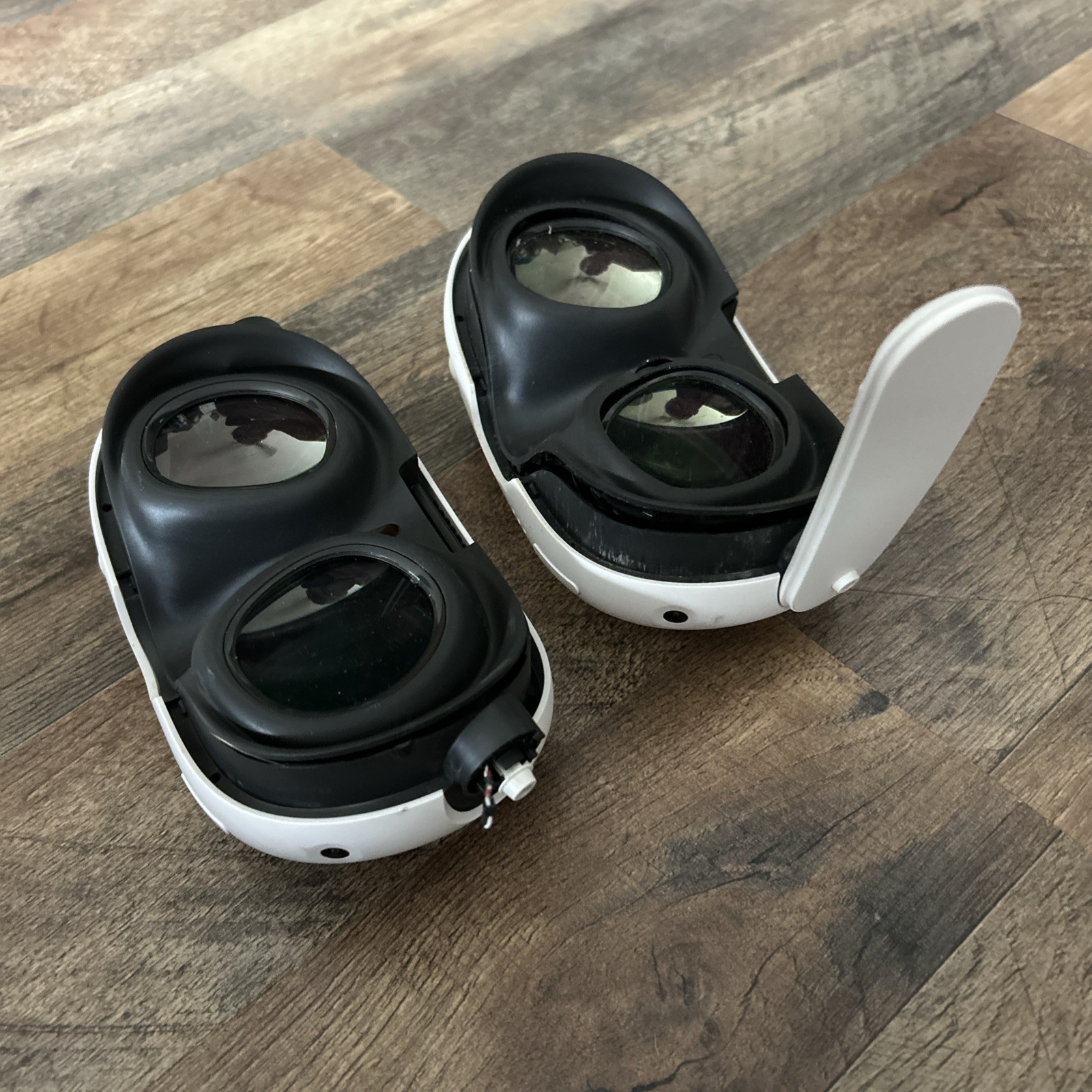 (2) – Meta Quest 3 512GB Standalone All-in-One VR Headset – Broken For Parts