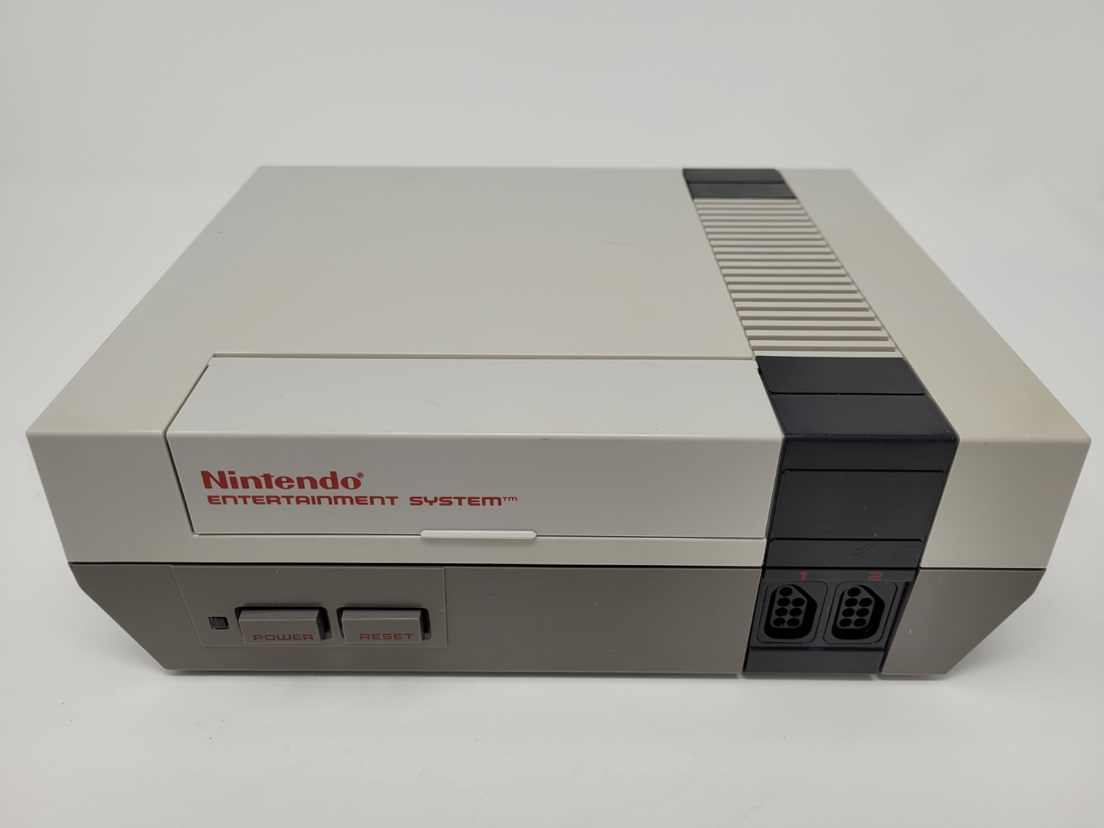 Nintendo Entertainment System Console, Controller, Cables & Game Cart. NES-001