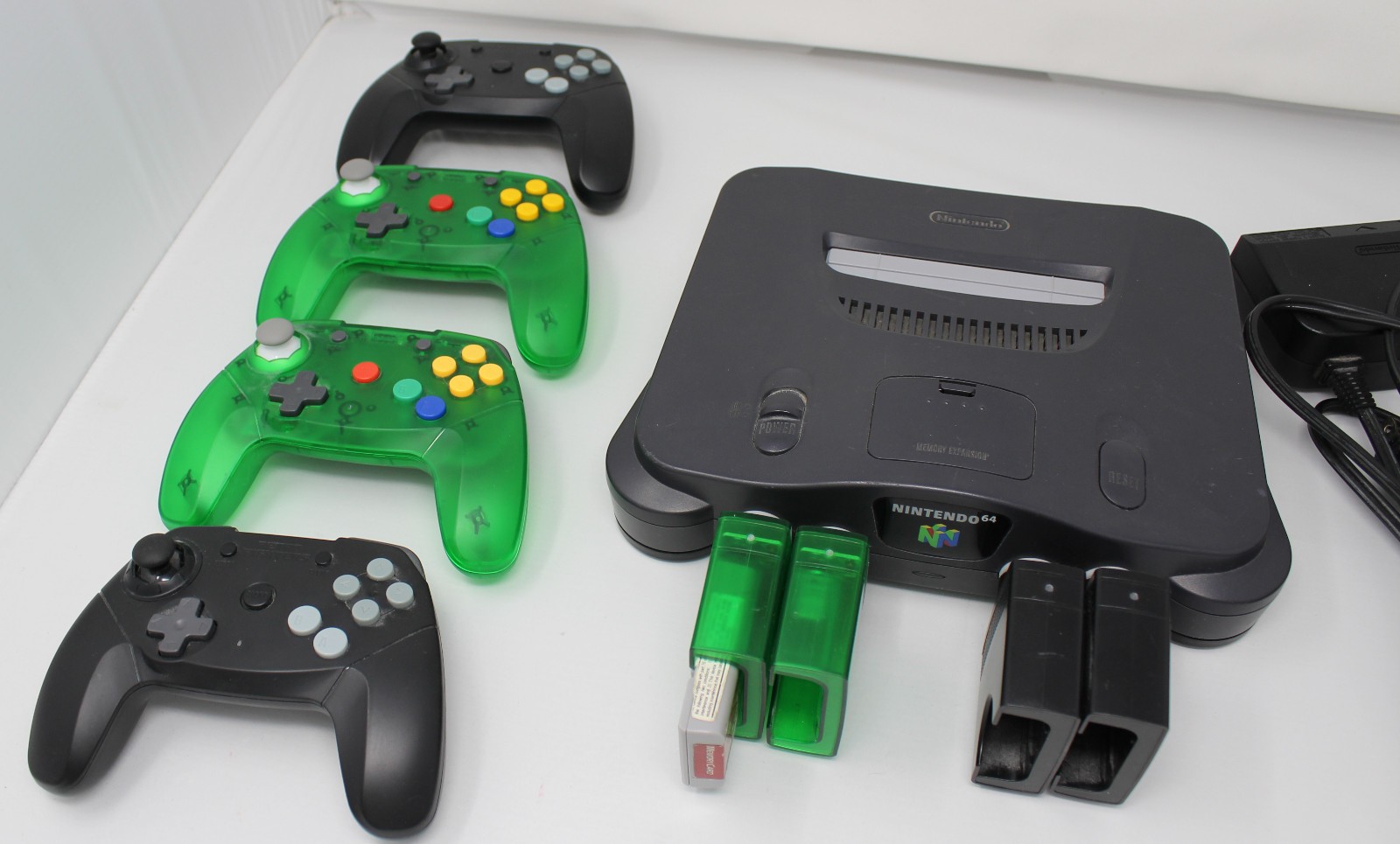 Nintendo 64 System with expansion pak Bundle Set + 4 Retro Fighter Controllers