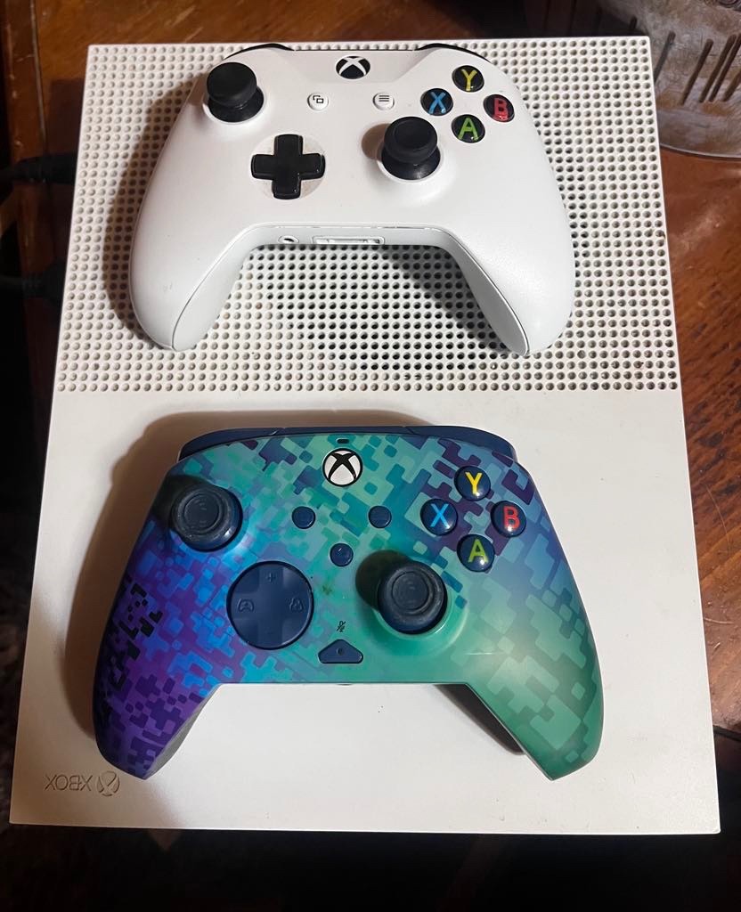 Microsoft Xbox One S Minecraft Favorites Bundle 500GB Game Console – White