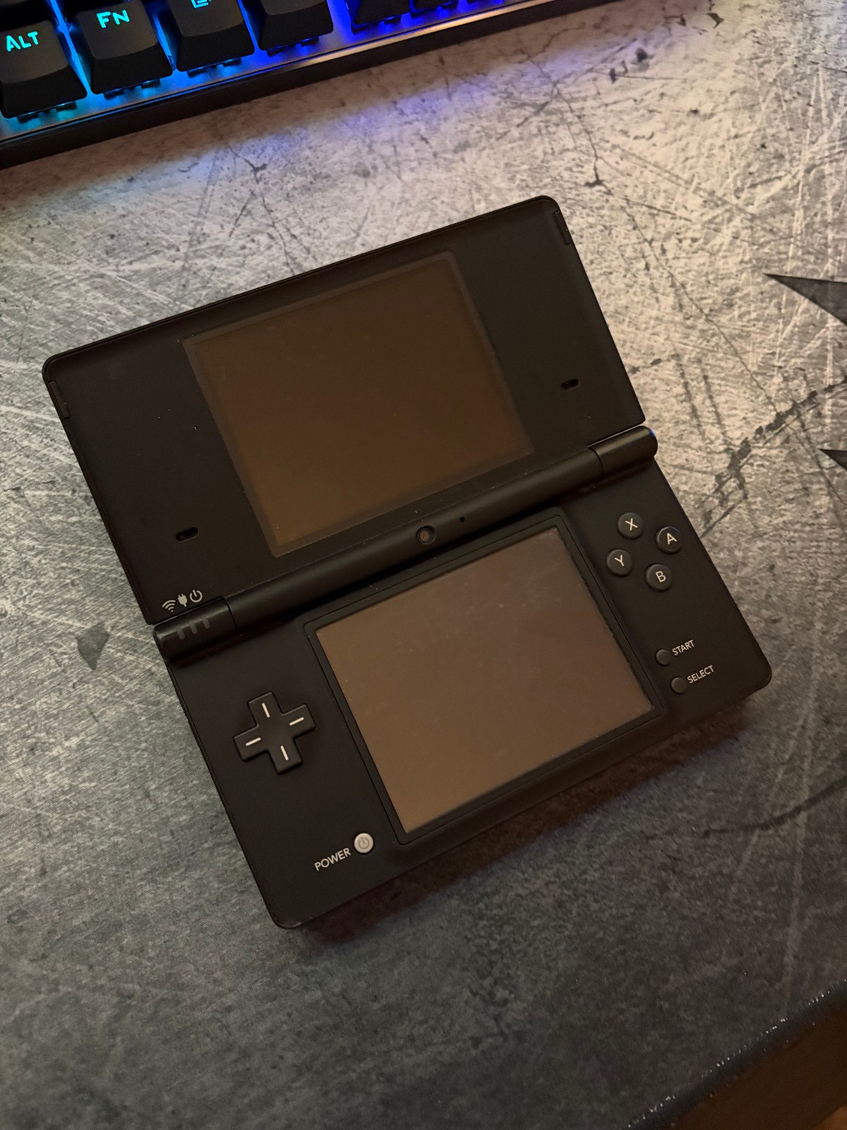 Nintendo DSi Handheld Console w/ OEM Charger (Color: Matte Black) TESTED
