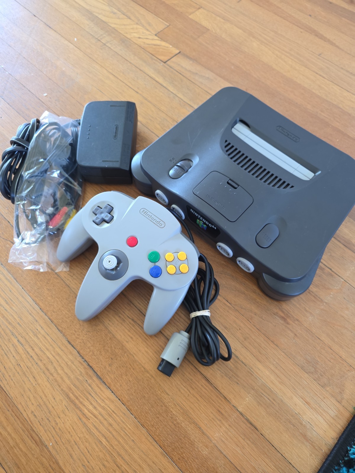 Nintendo 64 System 32MB Home Console – Charcoal Gray