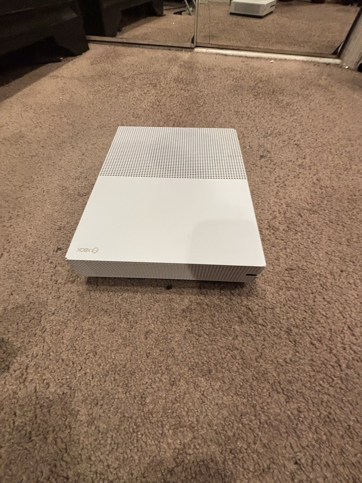 Xbox One Good condition It White Only Used For 4 Months Not Really Used