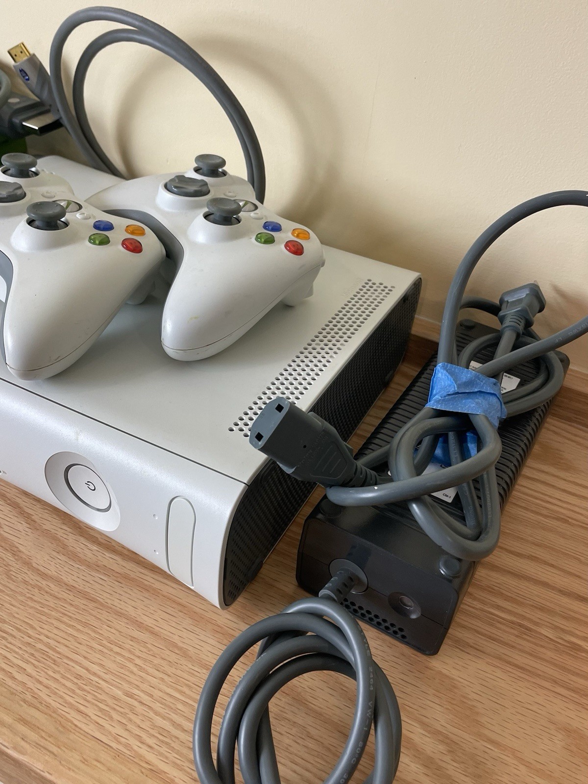 Xbox 360 Arcade 256MB Bundle w/ 2 Controllers 6 Games/ Cables -Tested