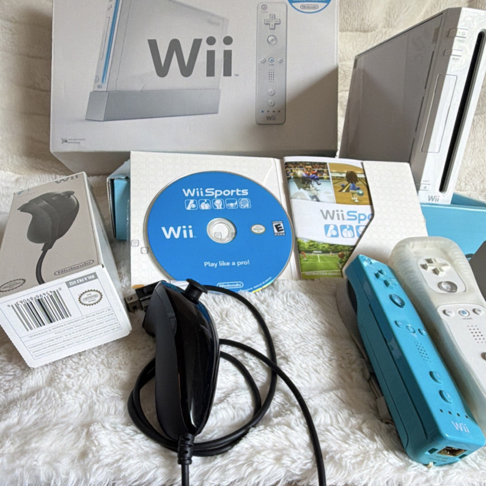 Nintendo Wii RVL-001(USA) White Console Bundle w/ Wii Sports, Remote, Box Tested