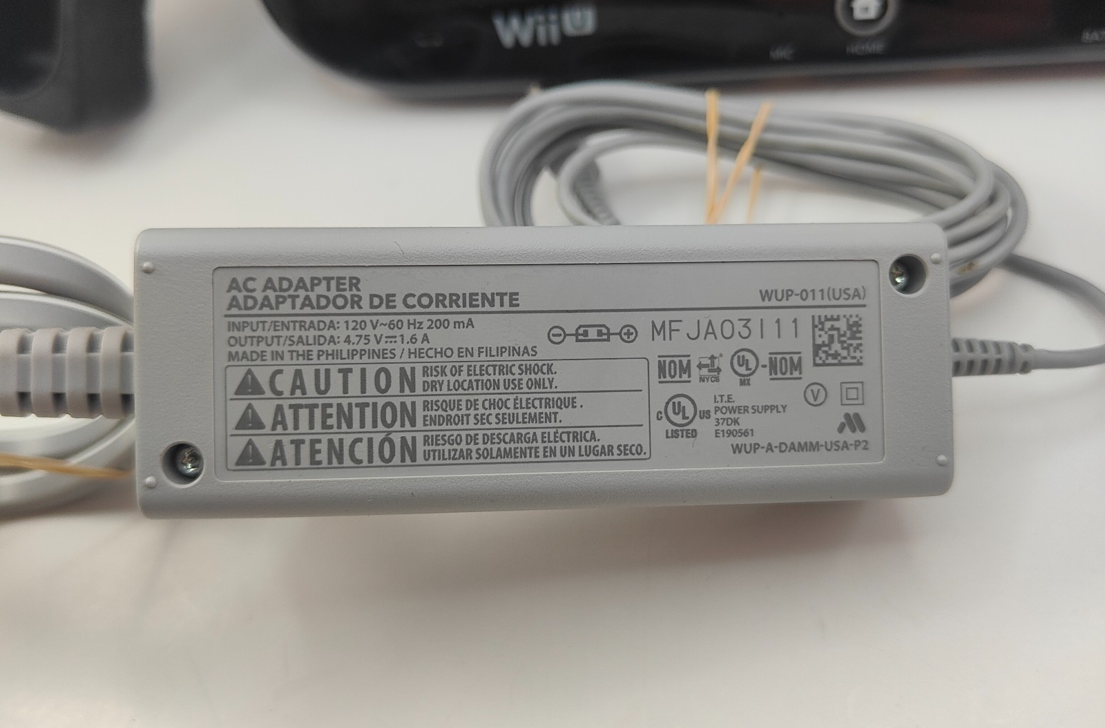 Nintendo WUP-010(USA) Black Wireless NFC 6.2″ Touchscreen Wii U GAMEPAD Bundle