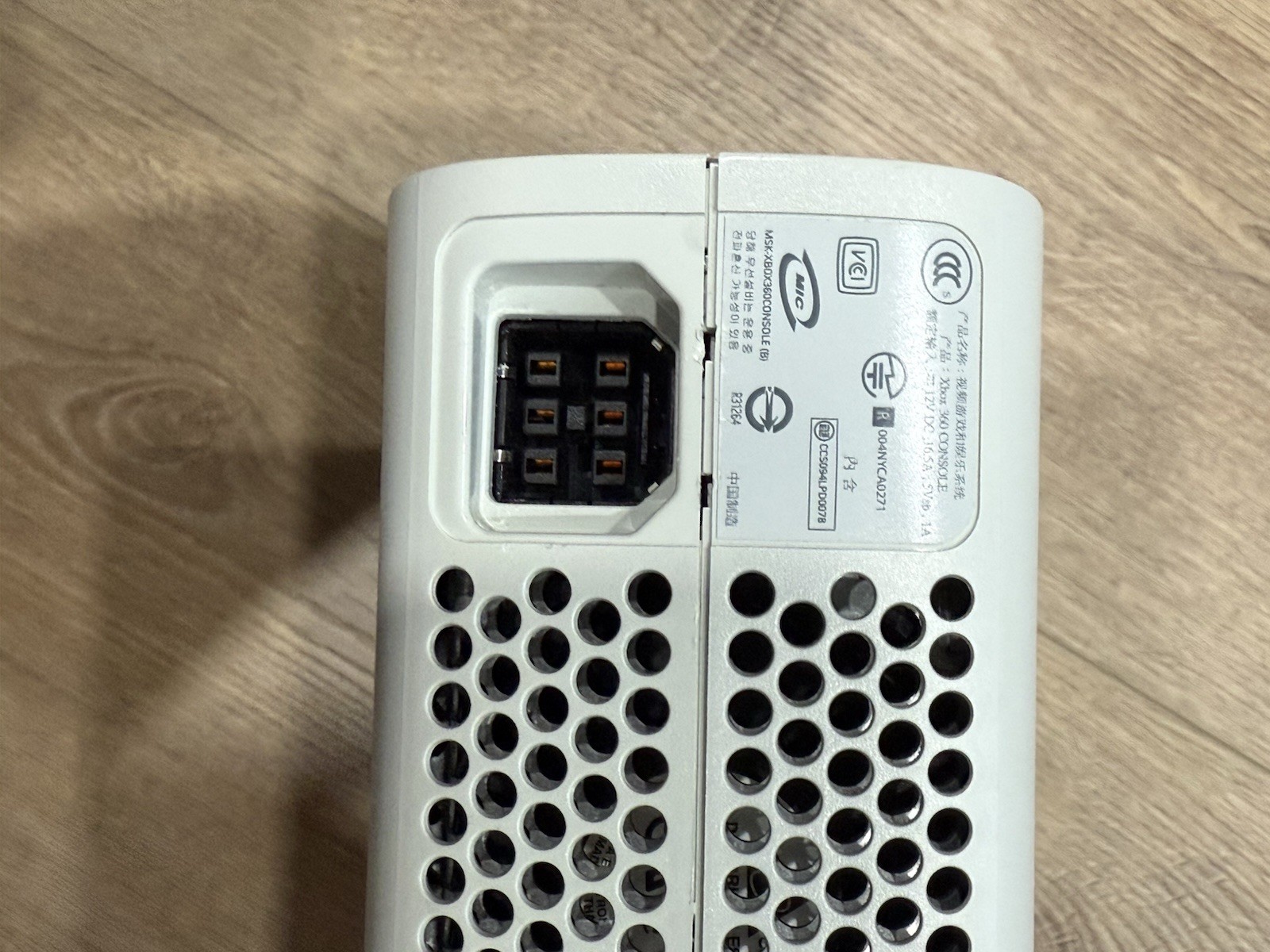 Microsoft Xbox 360 White Home Console 20GB Hard Drive NTSC-U/C (US/CA)