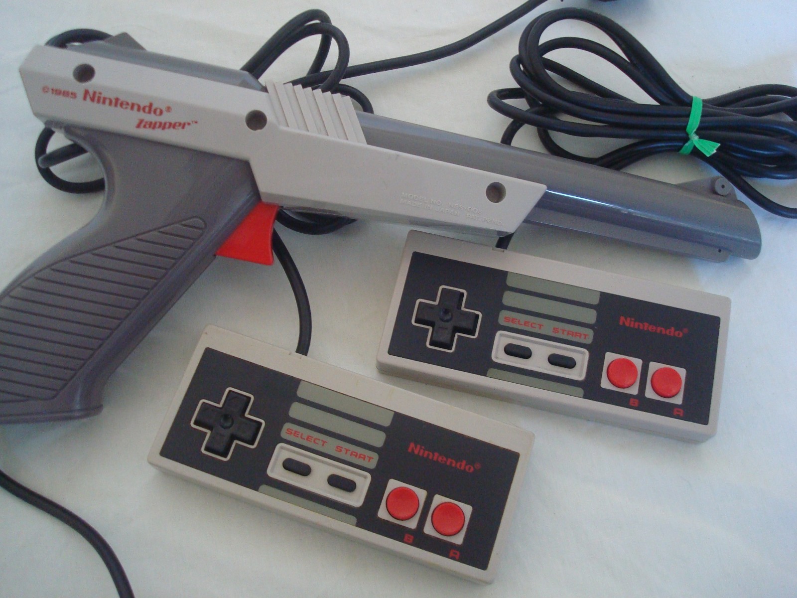 NINTENDO NES Console System Bundle NEW 72 PIN Games Super Mario 1 2 3 GUARANTEED