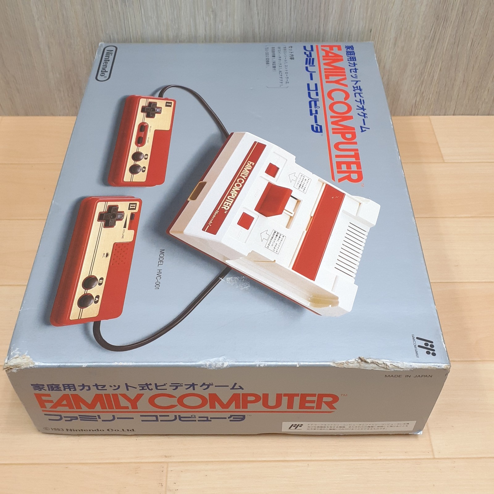 Nintendo Famicom NES Japan console boxws with Super Mario Bros CIB HVC-001 1983