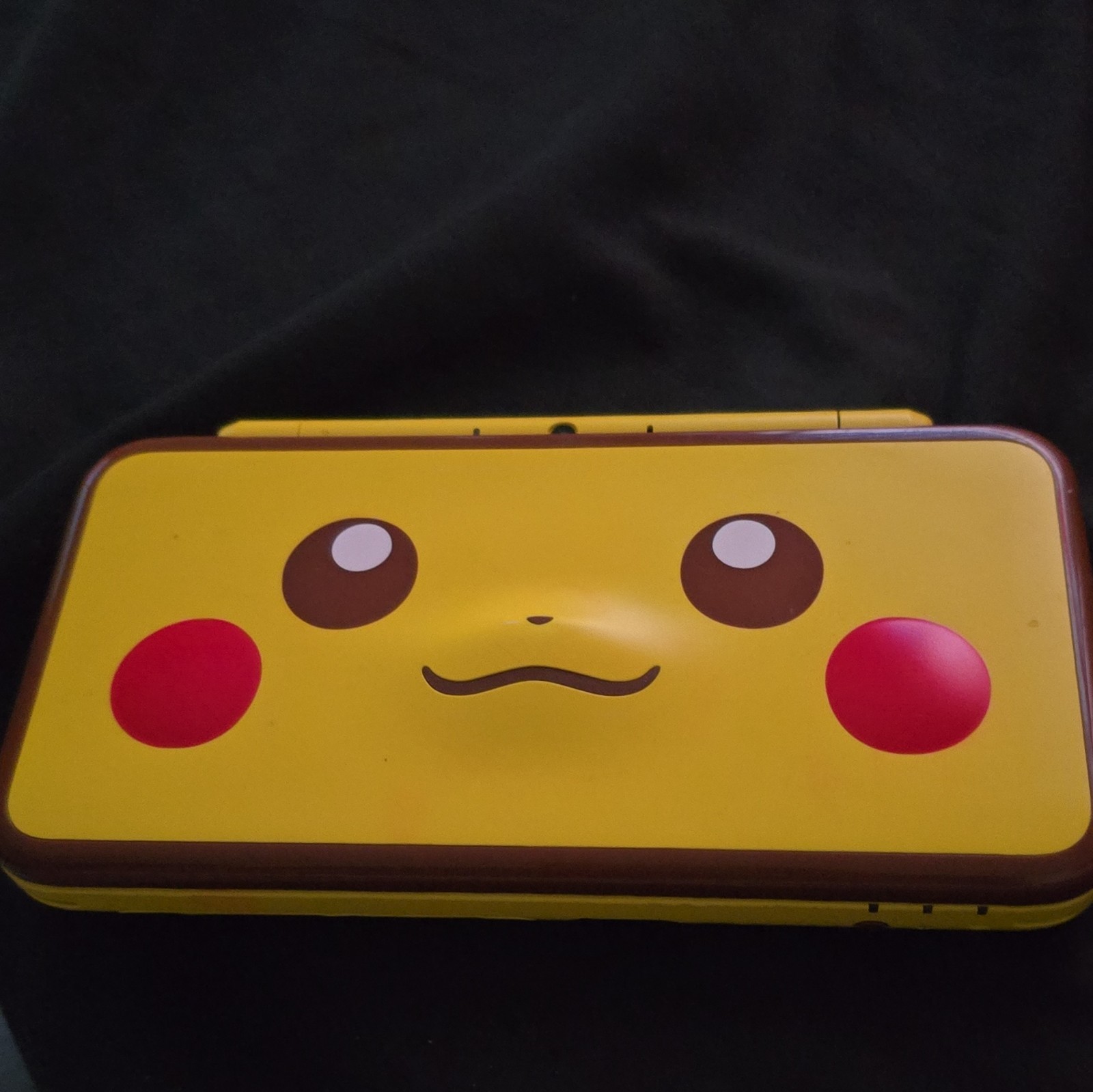 Nintendo 2DS XL Pikachu Edition Yellow Handheld Console 3D Audio Technology