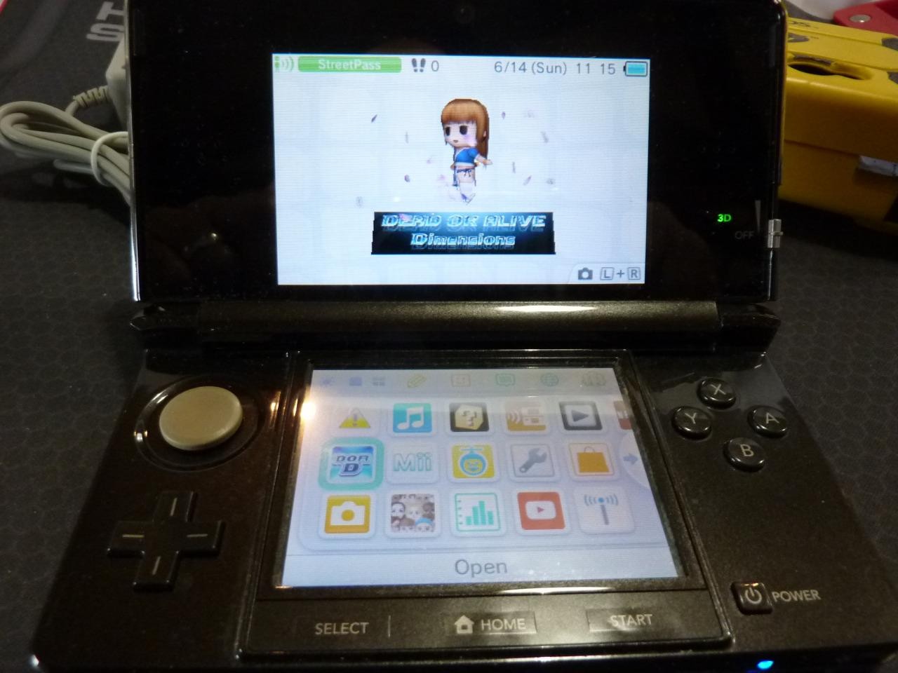 Nintendo 3DS 2GB Handheld System Black Used No Stylus w/ Aftermarket Charger +++