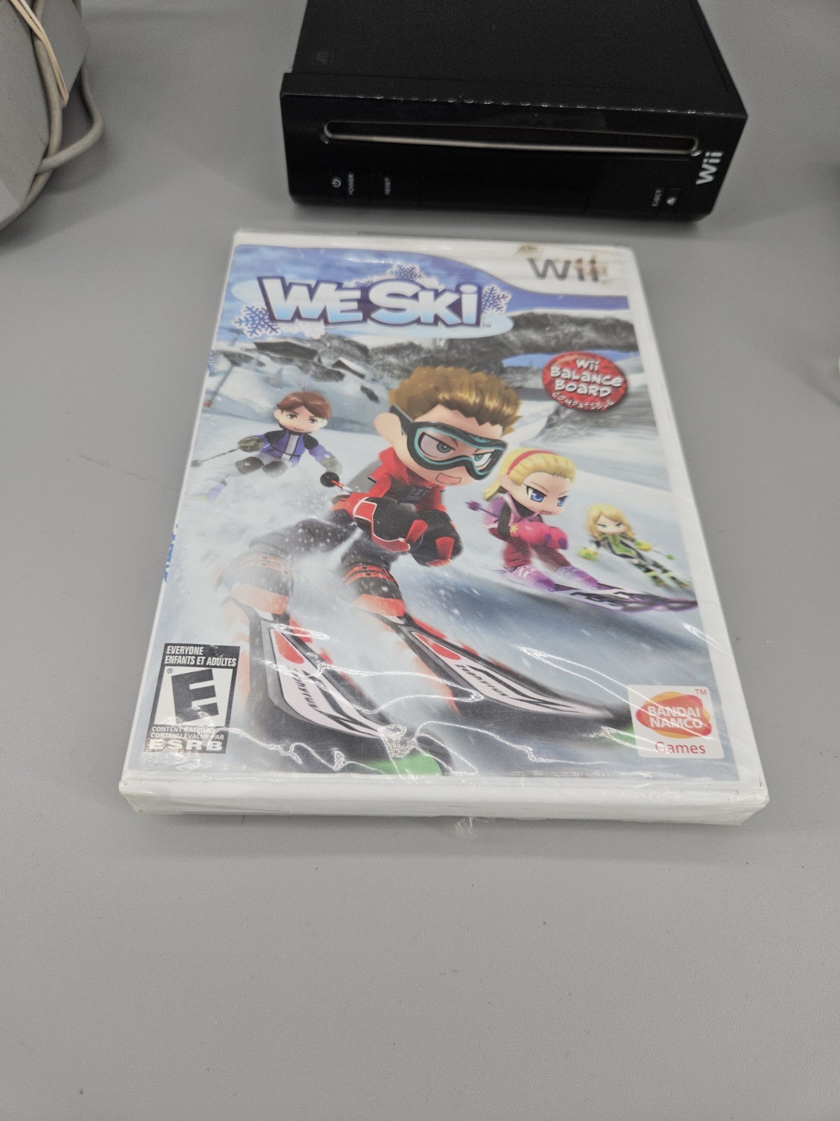 Nintendo Wii Video Game Home Console Model RVL-001 Console & Game