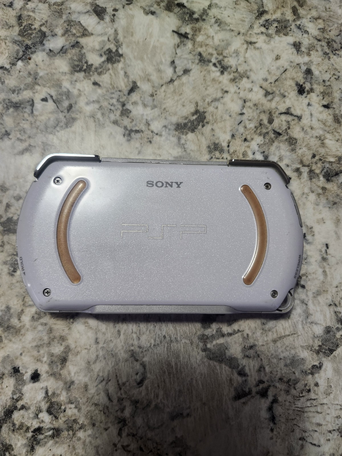 Sony PSP Go Handheld System Pearl White 16GB PSP-N1001