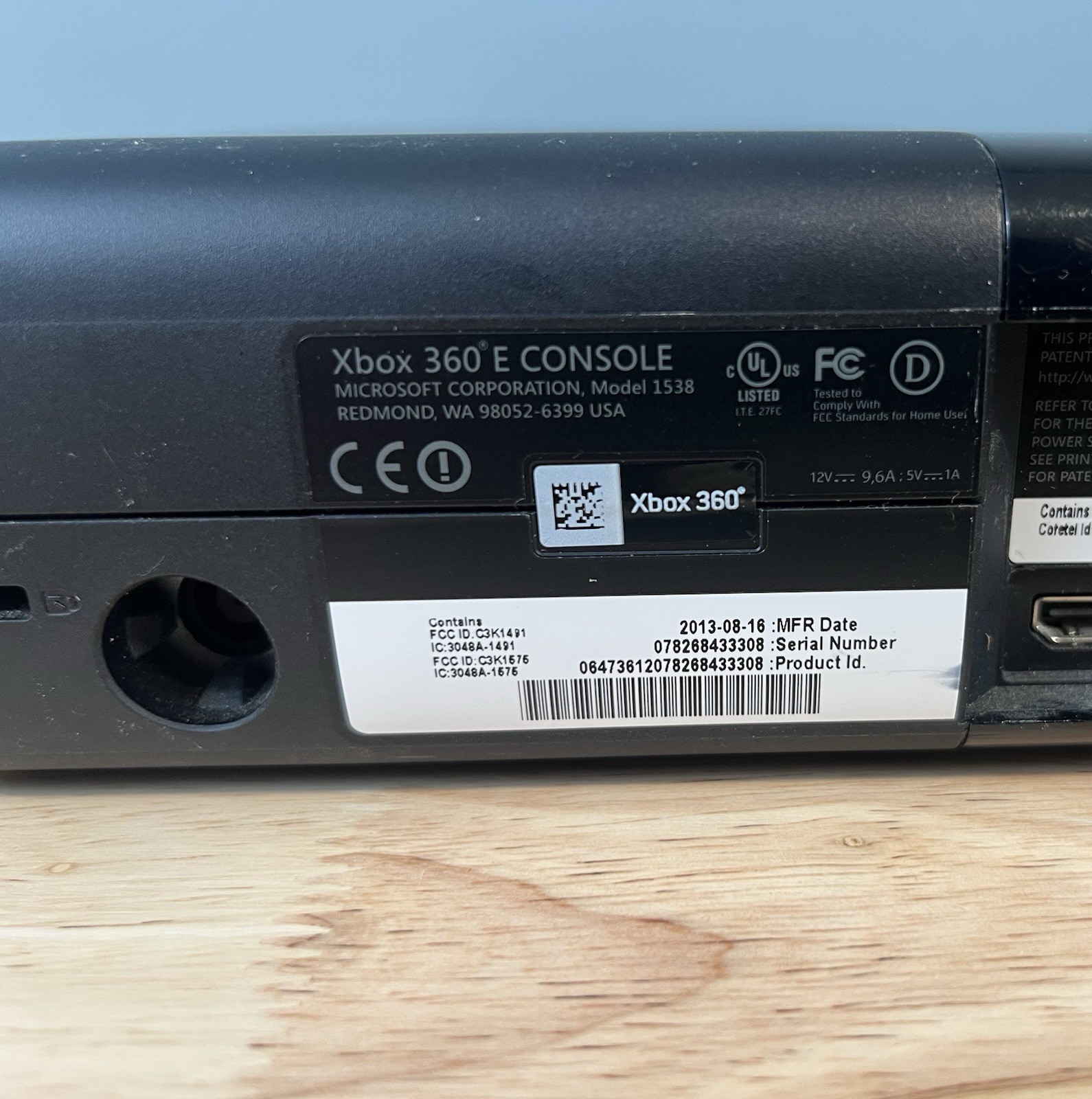 Microsoft Xbox 360 E Model 1538 4 GB Console & Two Controllers – NO POWER CORD
