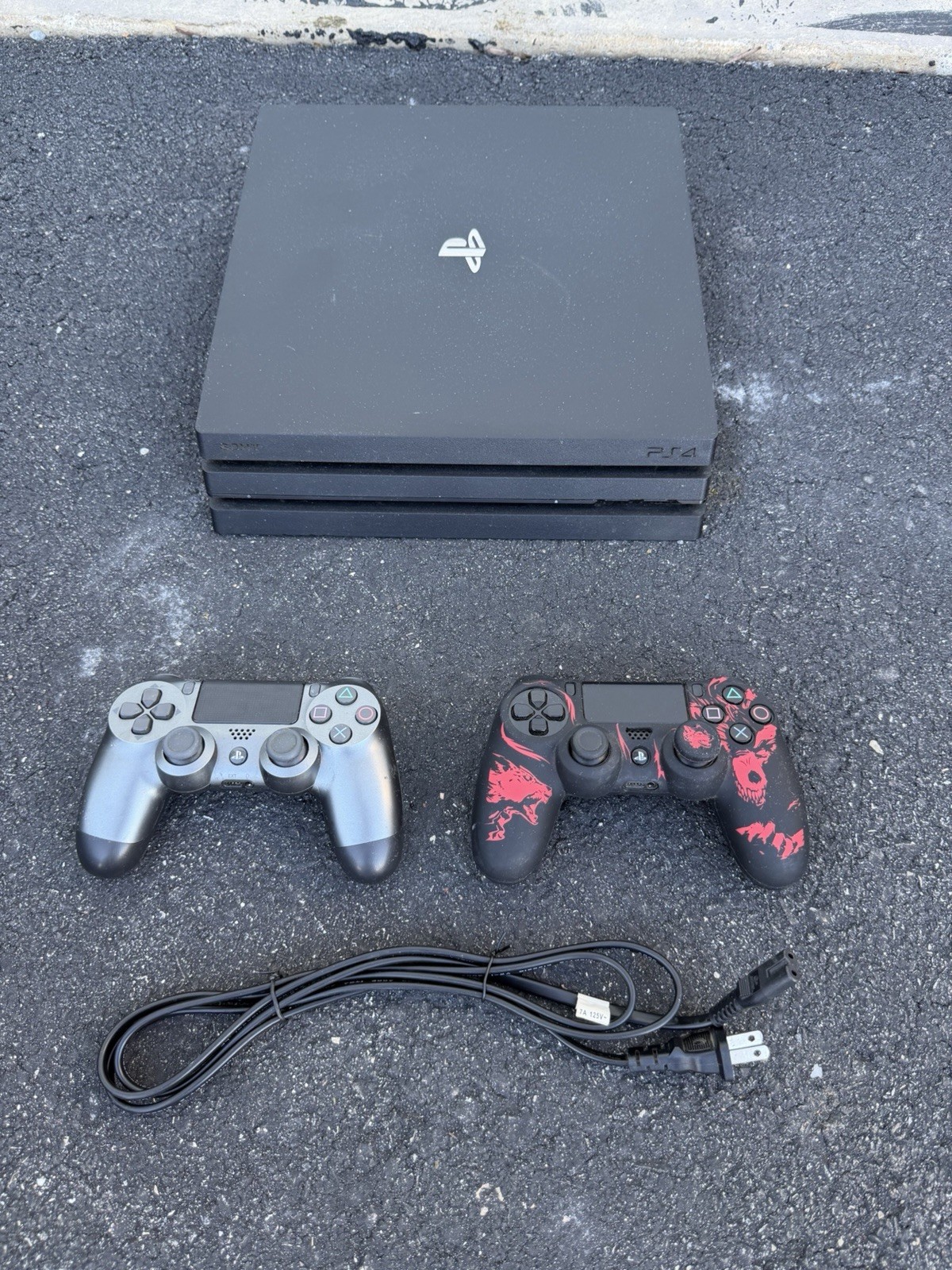 Sony PlayStation 4 PS4 Pro – 1TB CUH-7015B Console w/ 2 Controllers & Cords
