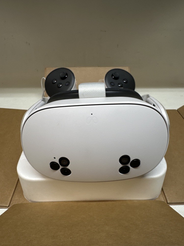 Meta Quest 3S 128GB VR Headset – White – Tested and Working
