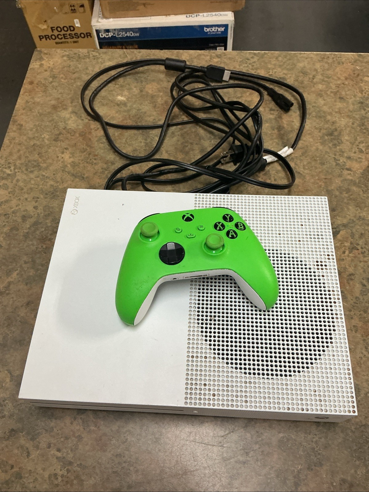 Microsoft Xbox One S Console 500GB 1681 + Controller + Cables