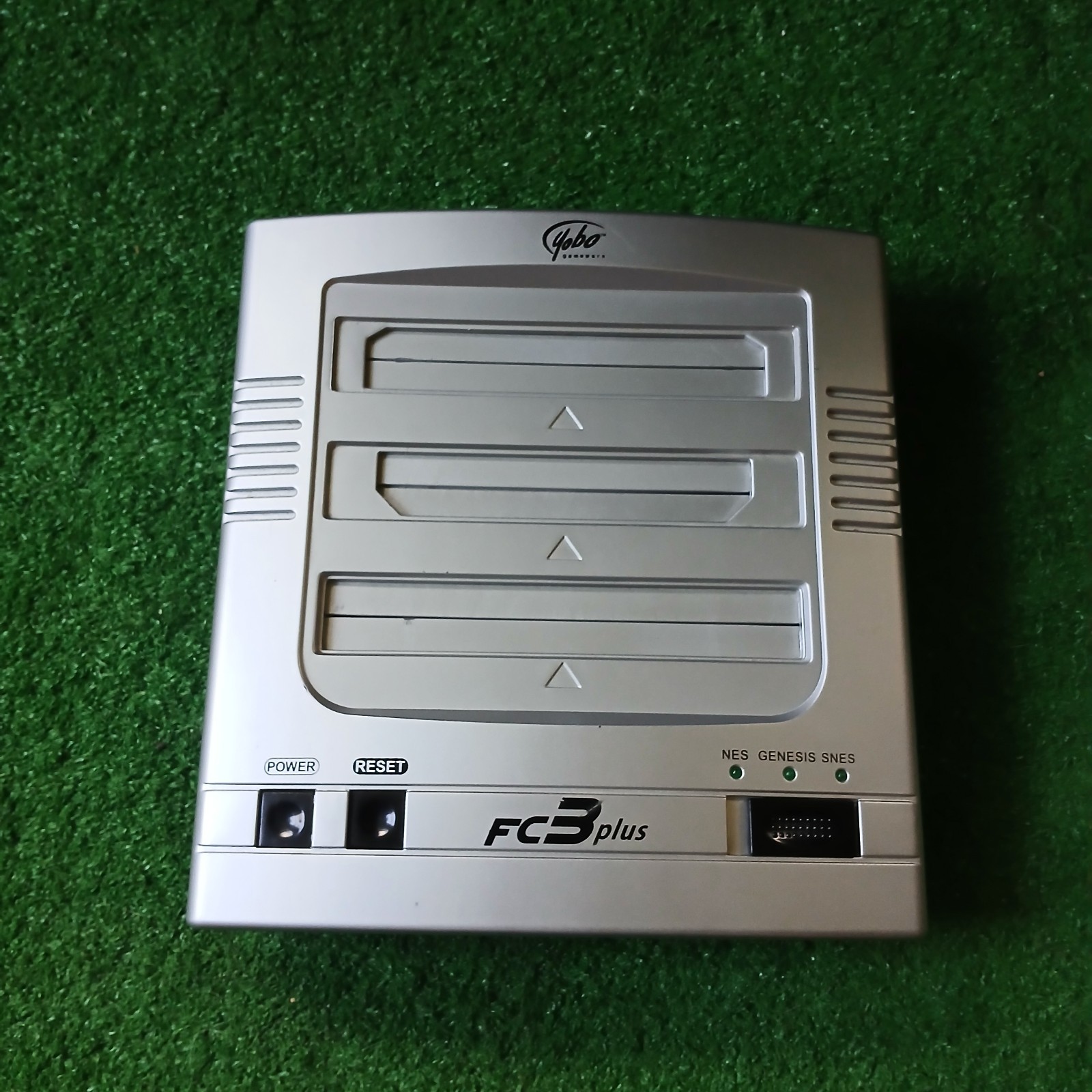 YOBO FC3 PLUS VIDEO GAME CONSOLE PLAYS NES,SNES,GENESIS UNTESTED PARTS ONLY GREY