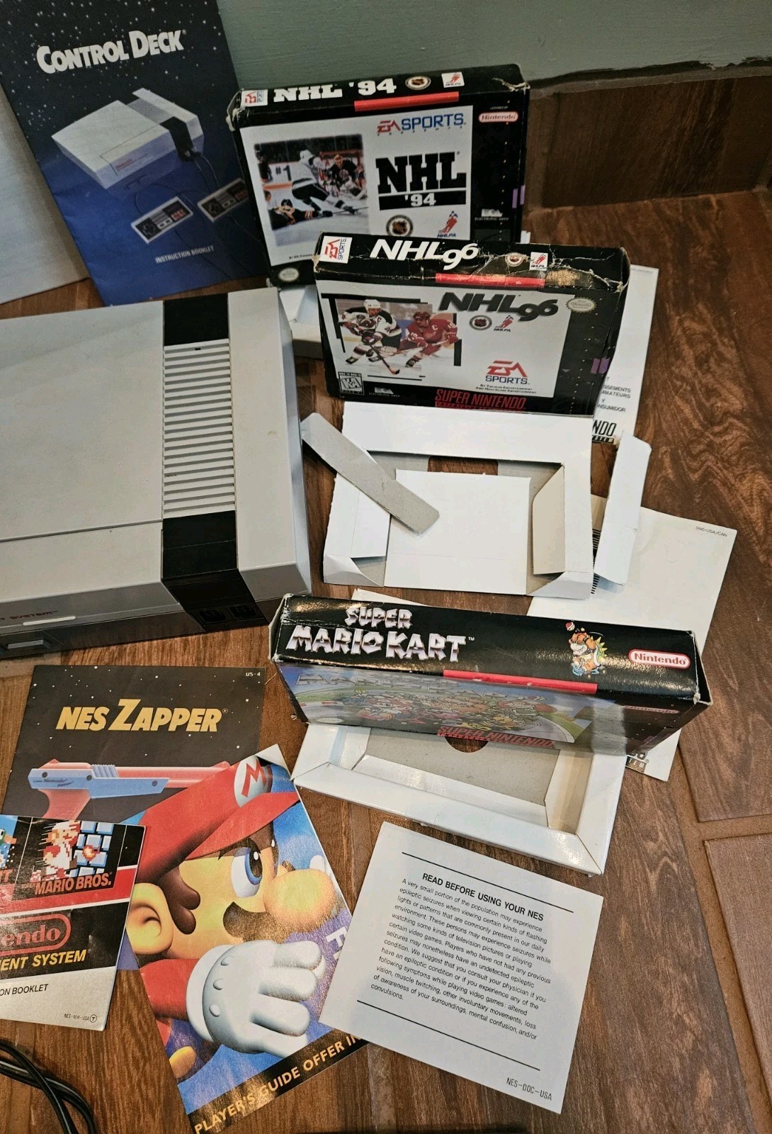 1985 Nintendo Entertainment System NES-001 w/ 2 Controllers + Ninja Turtle Game