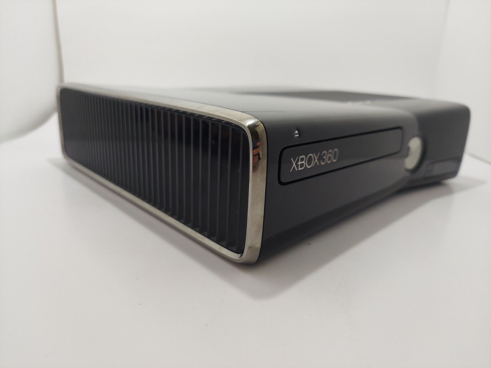 Microsoft Xbox 360 S Console 250 GB bundle With Controller And Games Tested