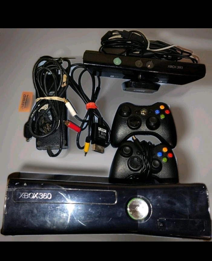 Xbox 360 S Bundle W/ Kinect (Working/Tested)