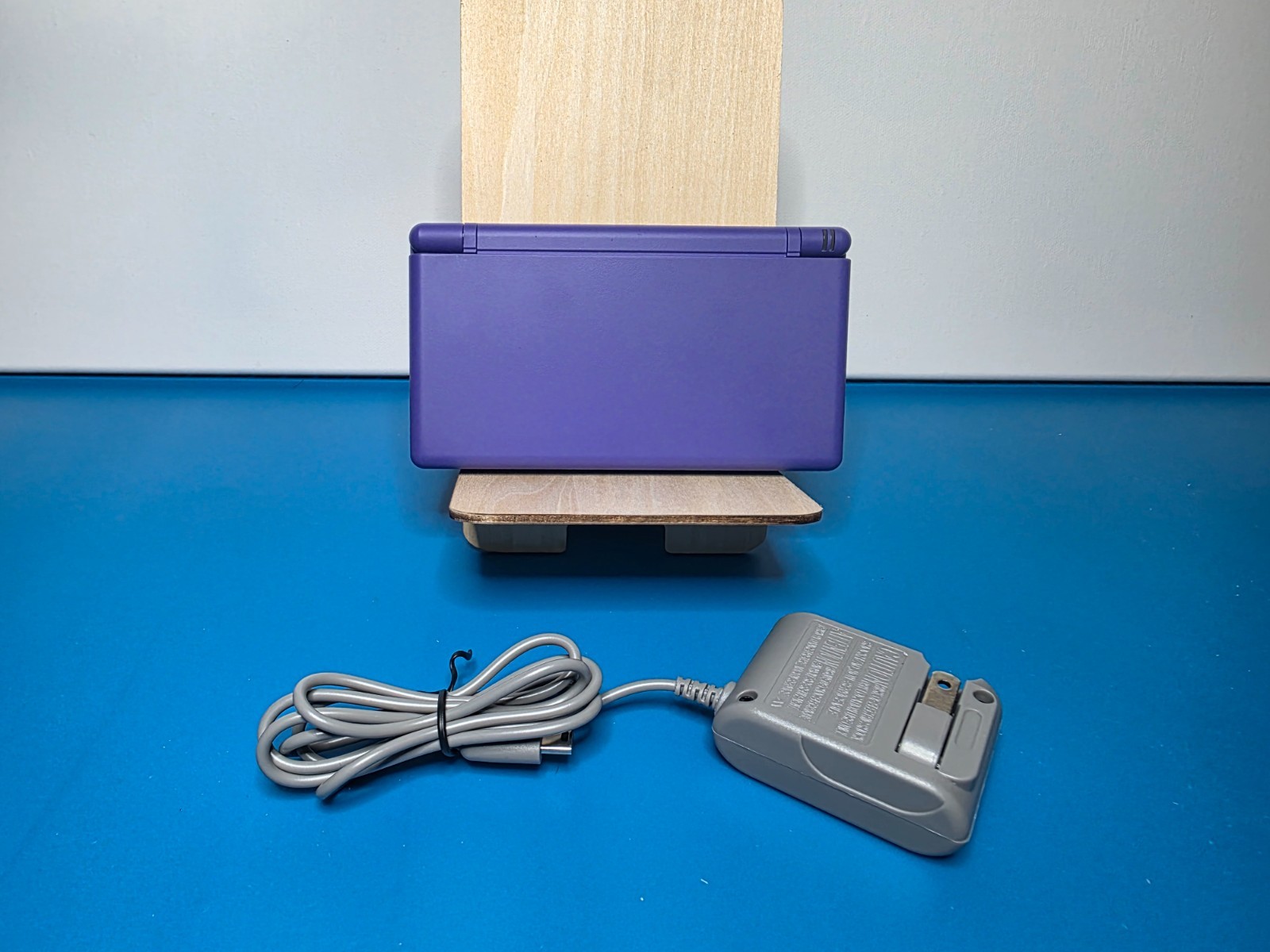 Nintendo DS Lite Violet Purple Handheld System with Charger & Stylus Pen