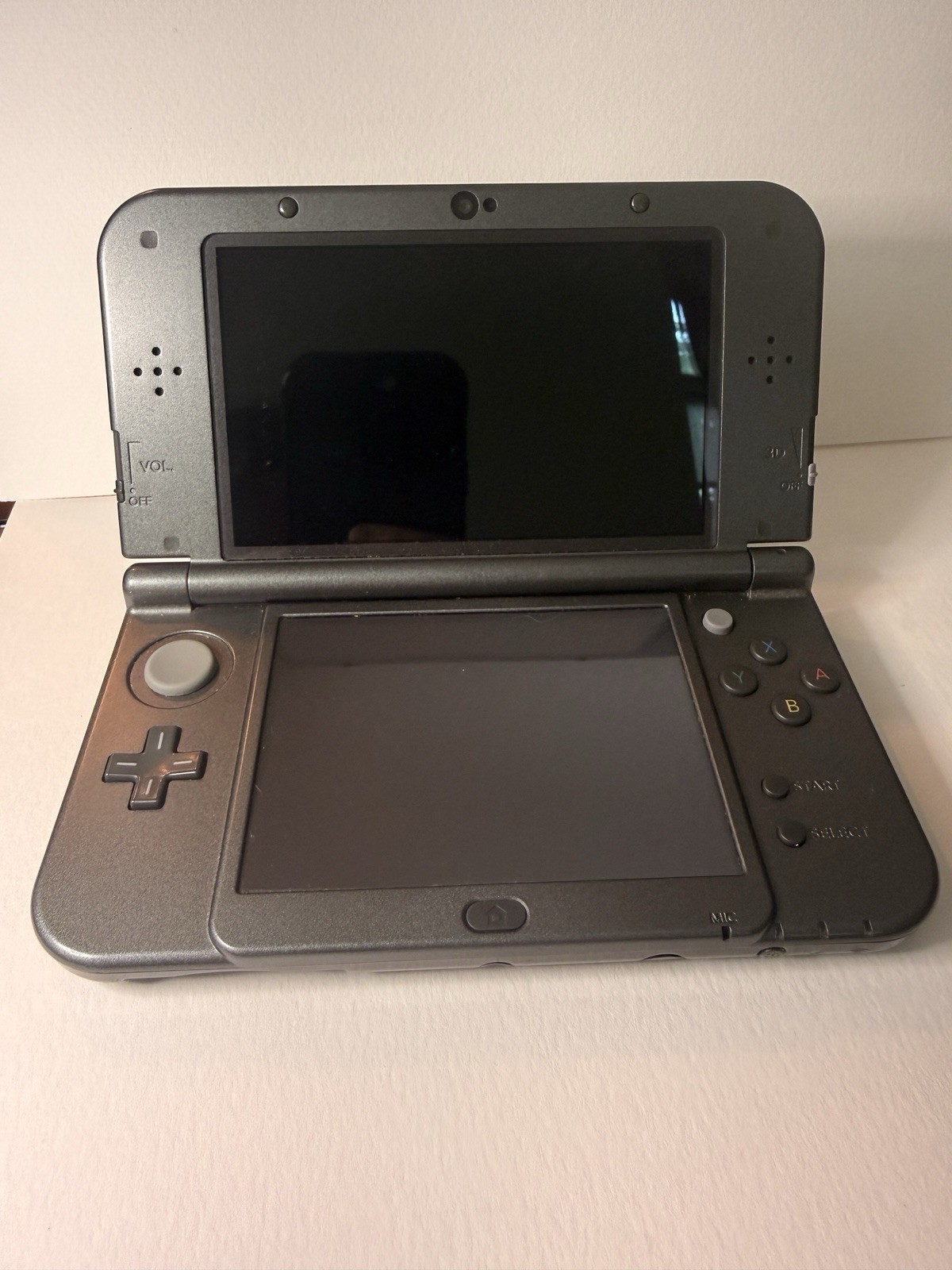 New Nintendo 3DS XL with Loopy Capture Card, Black! & 128 GB SD