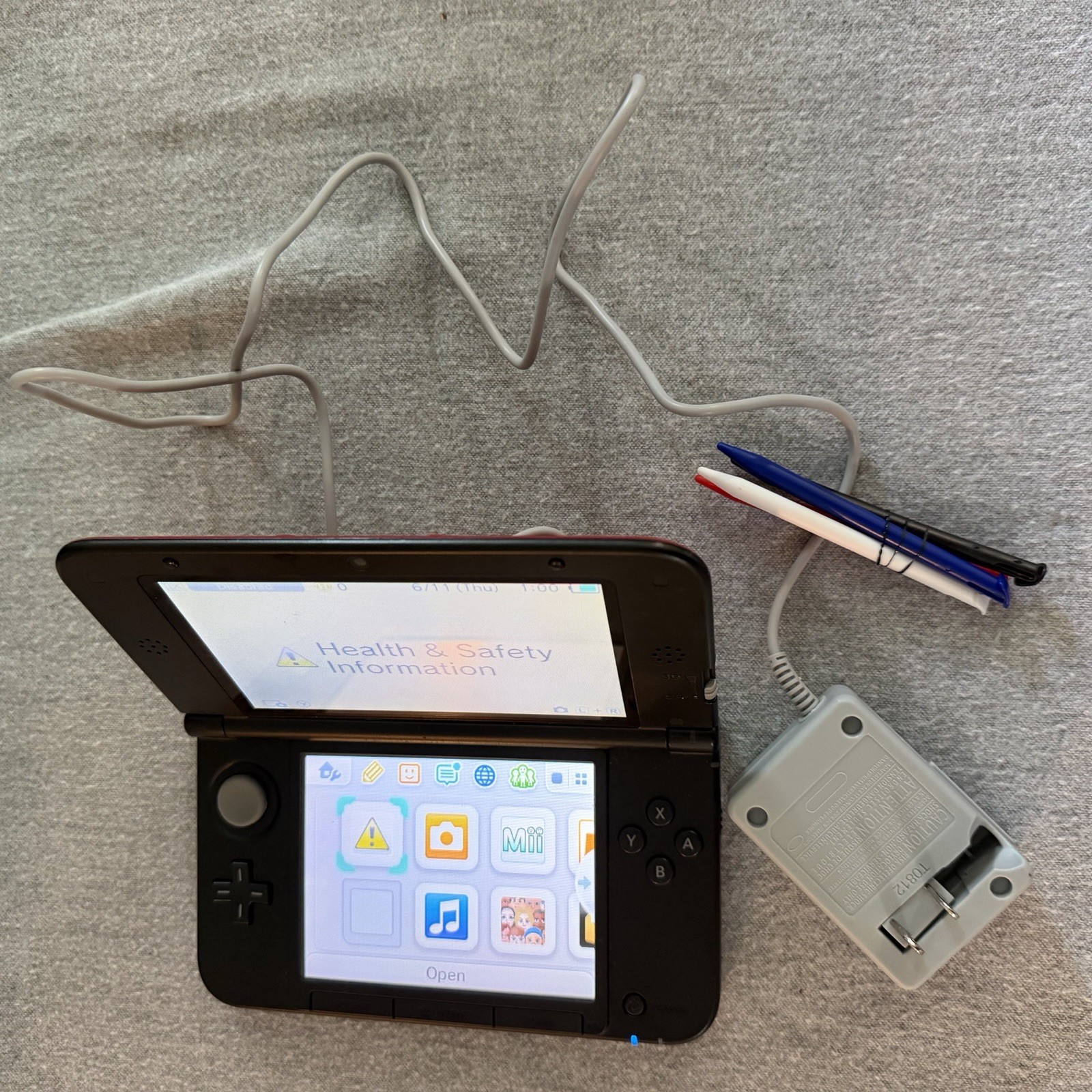 Nintendo 3DS XL 4GB Red Console (NTSC) Stylus/charger Included. 8 Games/1SD Card