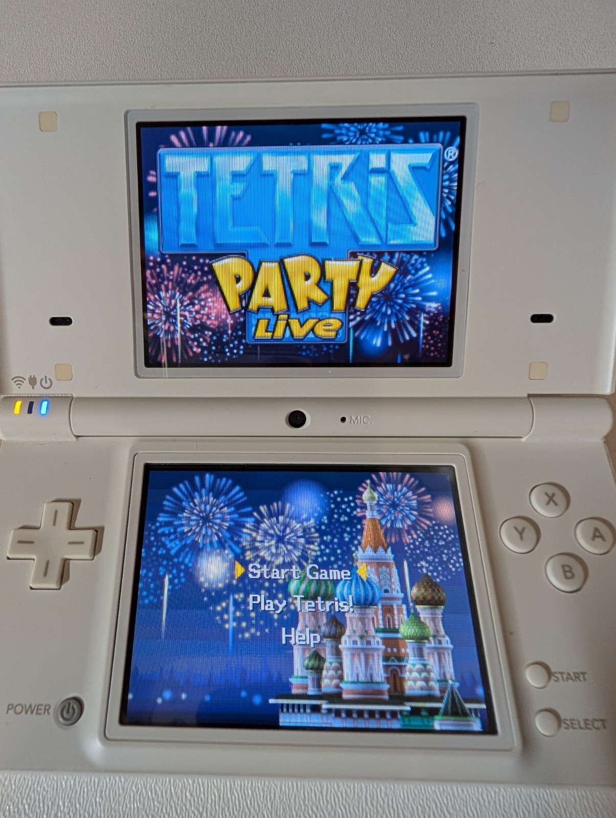 Nintendo DSi White Preloaded Library (8 games) Cartridge Game (1) Charger Stylus
