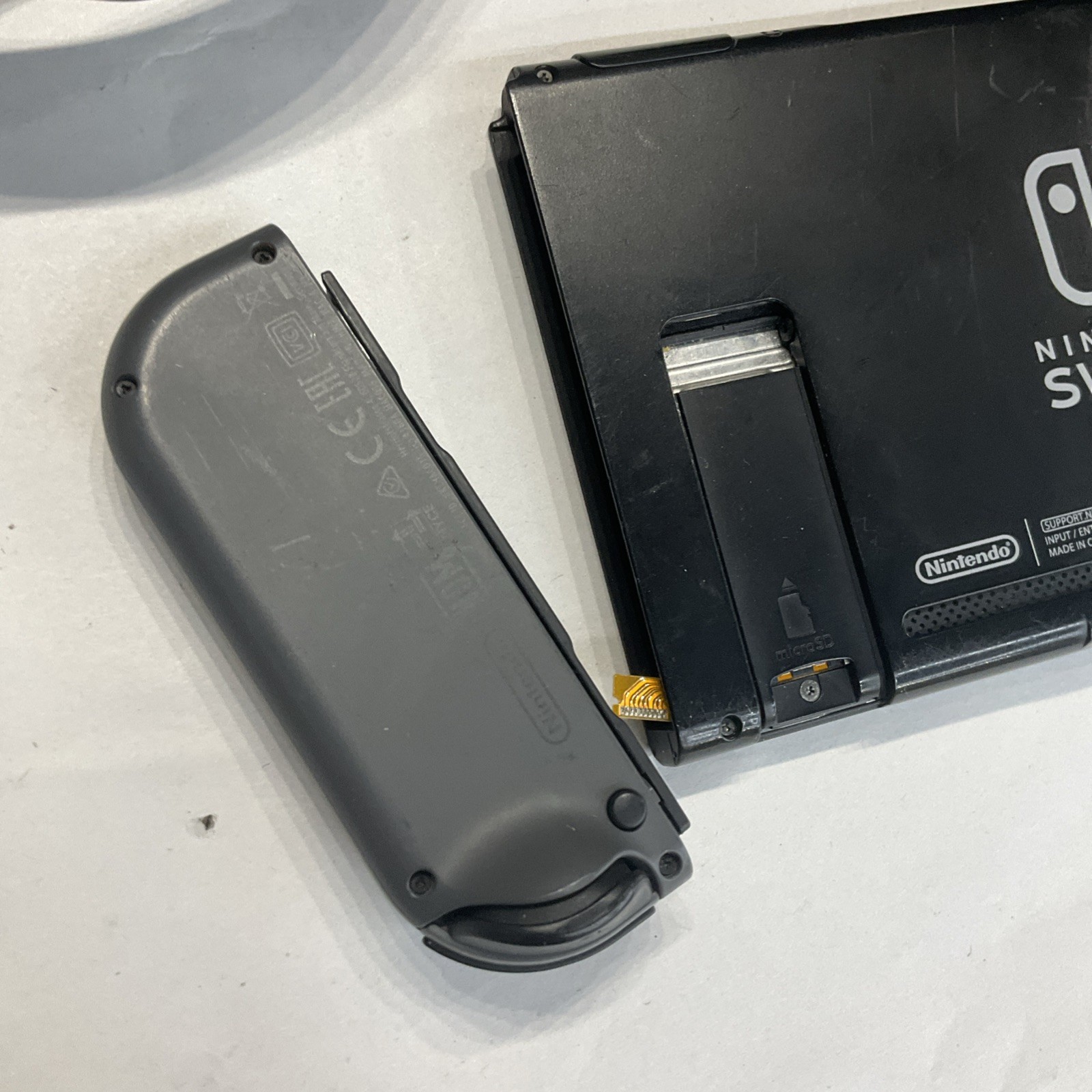 Nintendo Switch HAC-001 Console/Tablet FOR PARTS/REPAIR – READ DESCRIPTION!