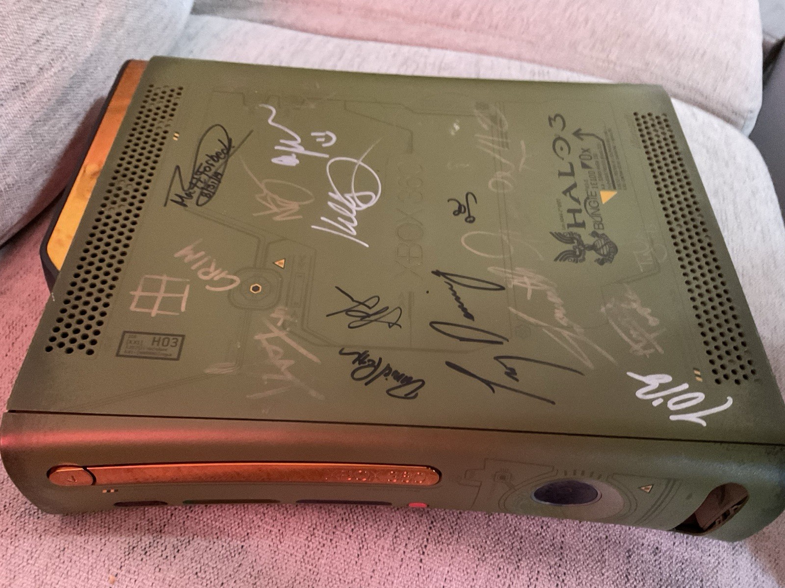 Rare Signed Limited Edition Halo 3 Xbox 360 By Dev Team And Voice Actors