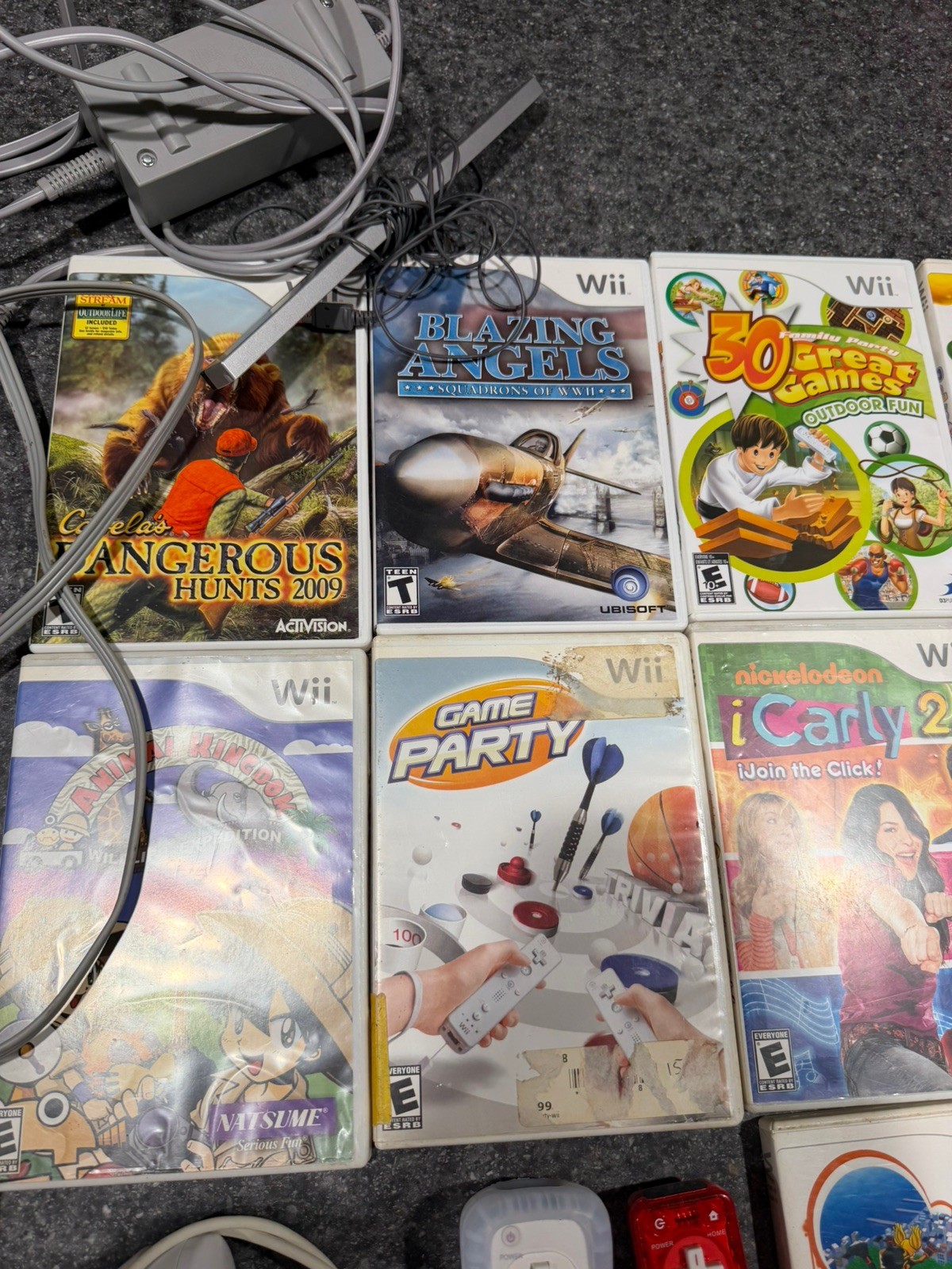Wii Mini Authentic, Ten Games, Two controllers, one nunchuck!