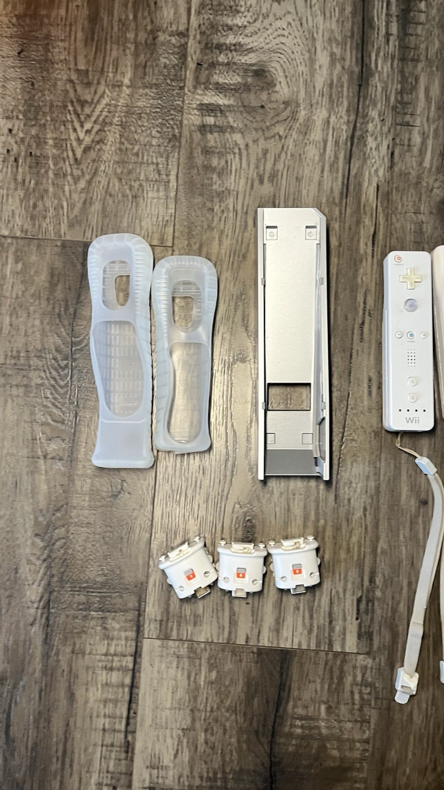 Nintendo Wii RVL-001 512 MB Home Console Wii Bundle Three Controllers