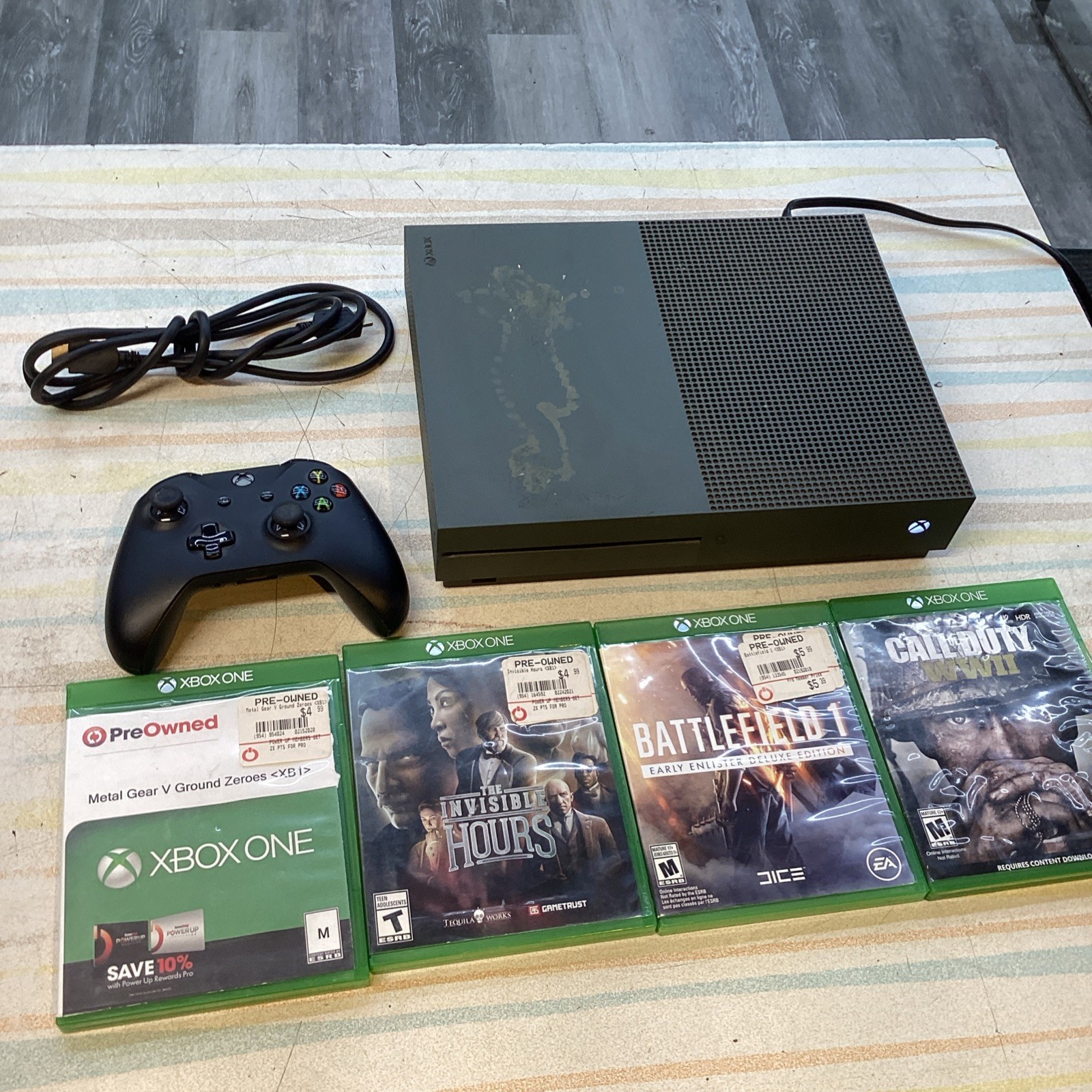 Microsoft Xbox One S Army Green 512GB 1 Contoller, 4 Games,