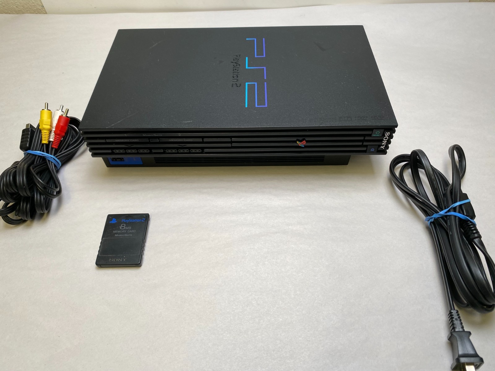 Sony PlayStation 2 PS2 Console SCPH-39001 W/ Cables + memory card