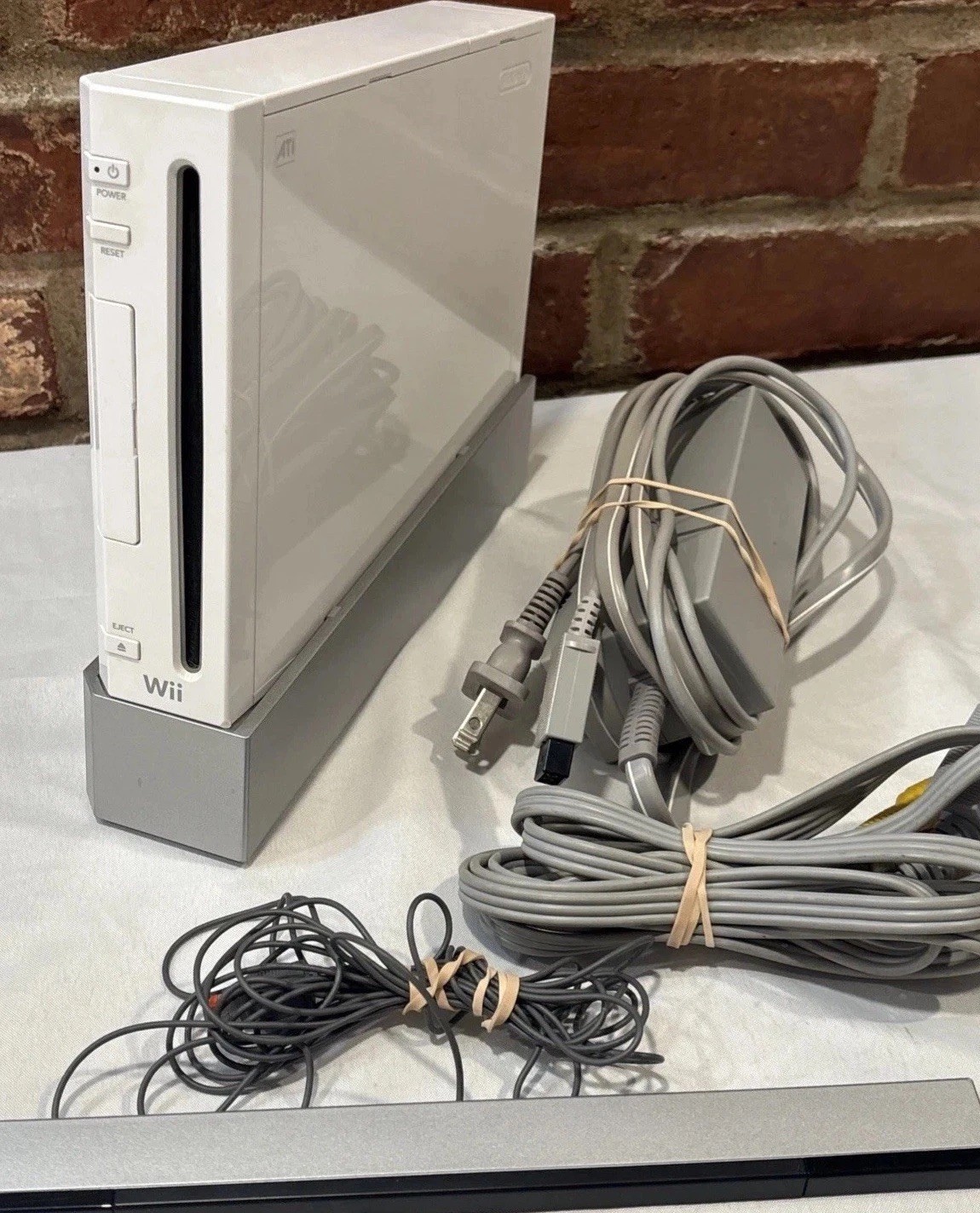 Nintendo Wii White Console, RVL-001, GameCube Compatible, With Cords, Tested.