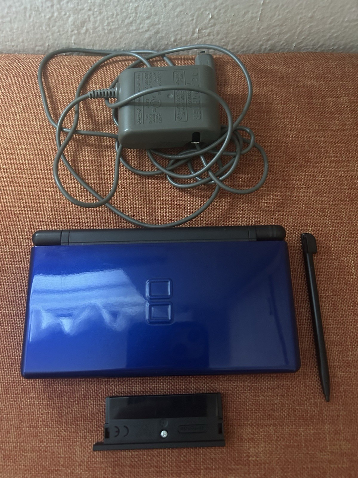 Nintendo DS Lite Blue/Black Great Condition W Charger Stylus And Slot Cover￼￼