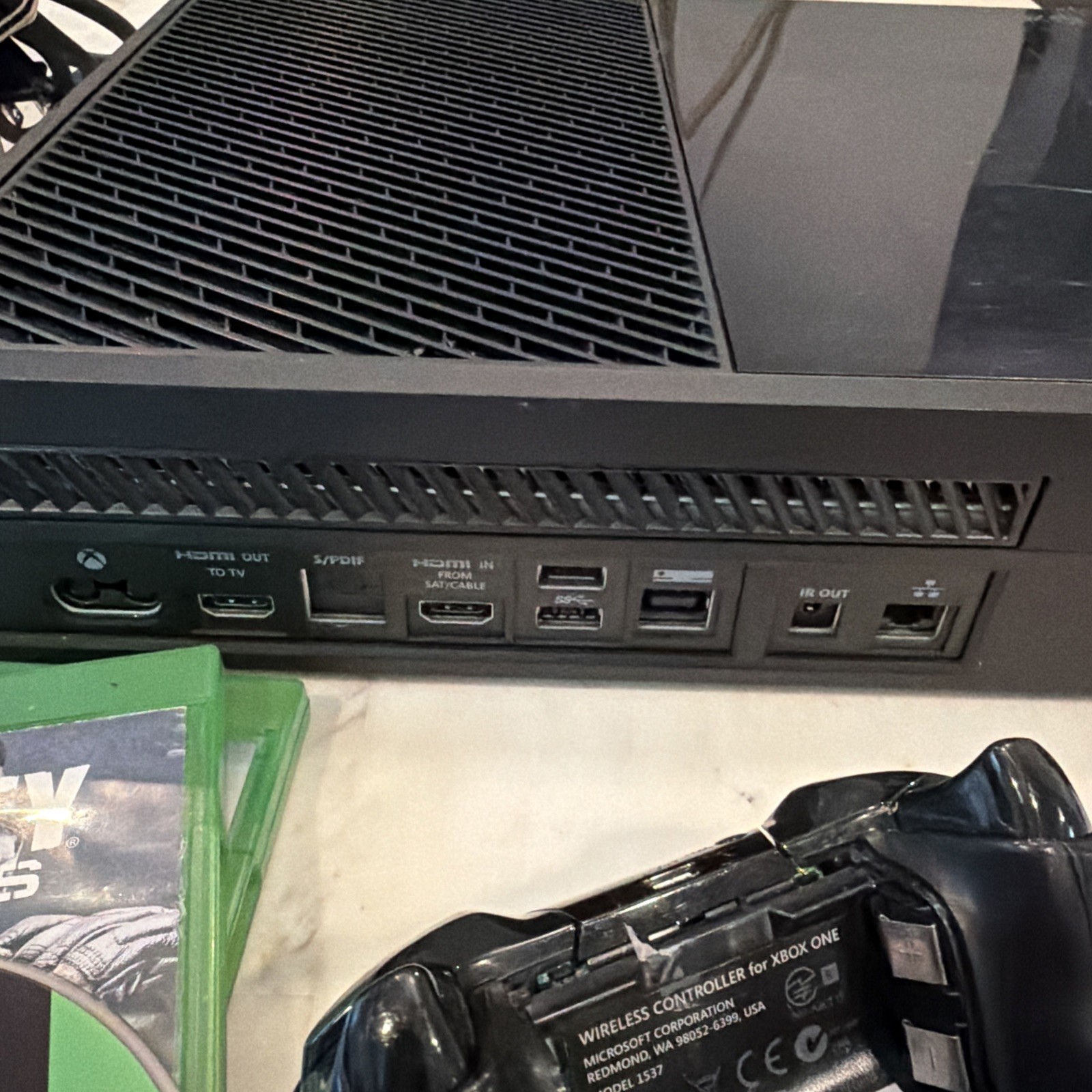 Microsoft Xbox One 500GB Console Black – 3 Controllers – COD Ghosts & Black Ops4