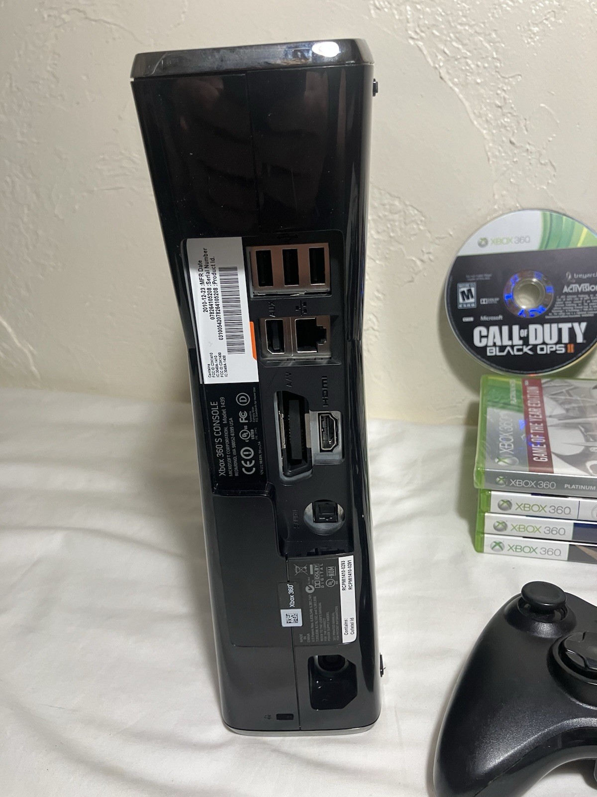 Microsoft Xbox 360 S #1439 250GB Console Bundle 6 Games, Kinect & OEM Controller