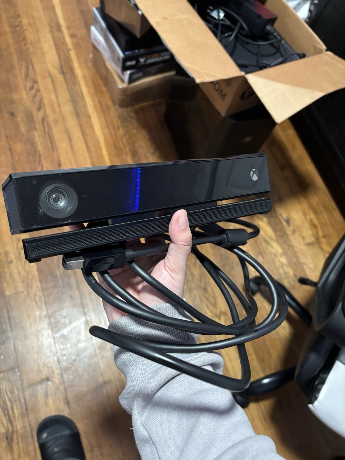 Xbox One Original With Kinect and All Cables – No Controller – Still Works
