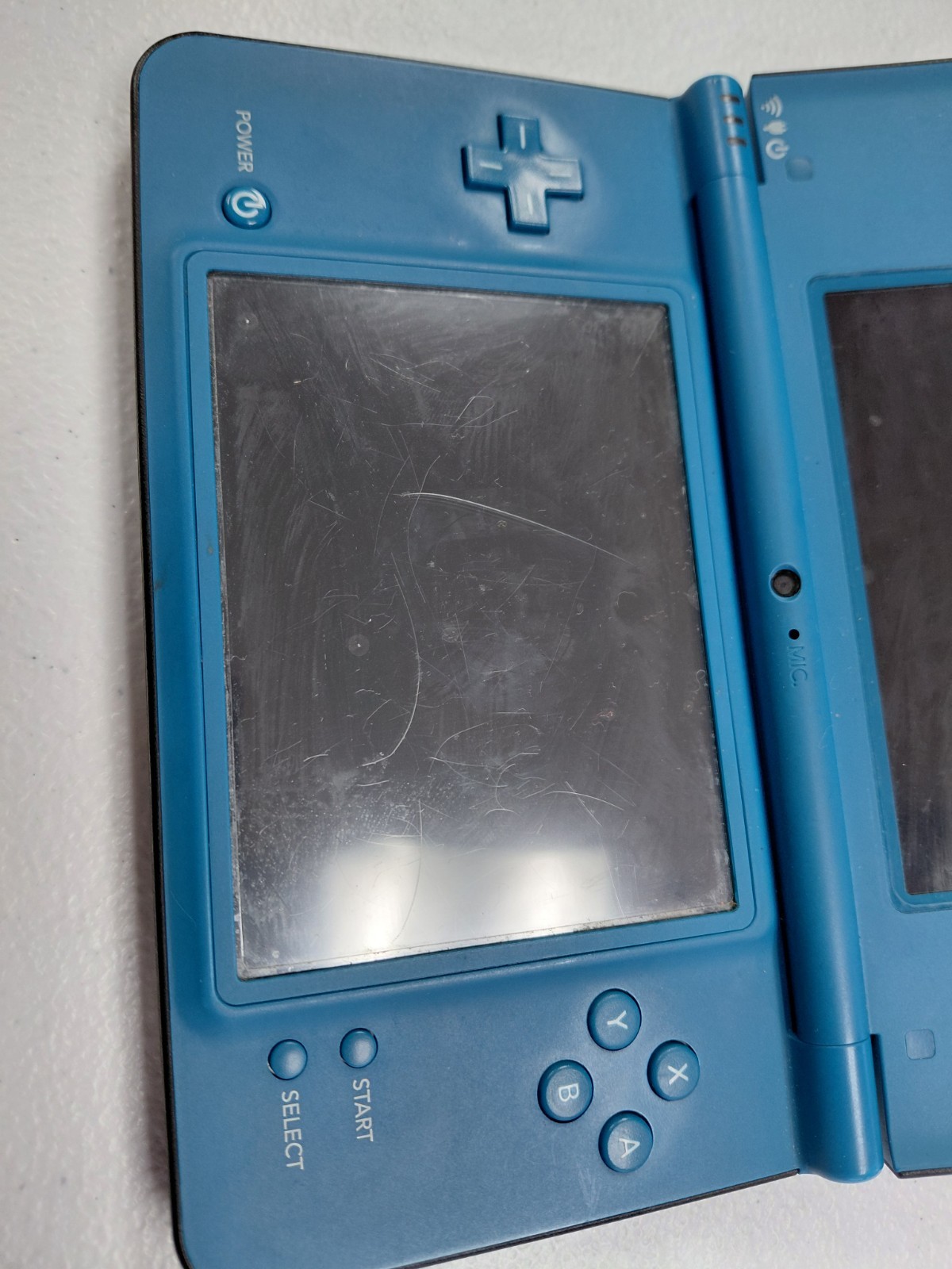 Nintendo DSi XL Blue Handheld System w/ Carrying Case & Yellow Stylus