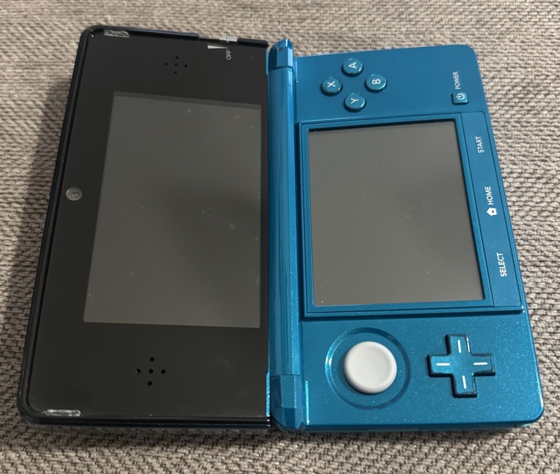 Custom 64GB 3DS Bundle – Aqua Blue / Region Free / Stylus / USB Charger / 90+