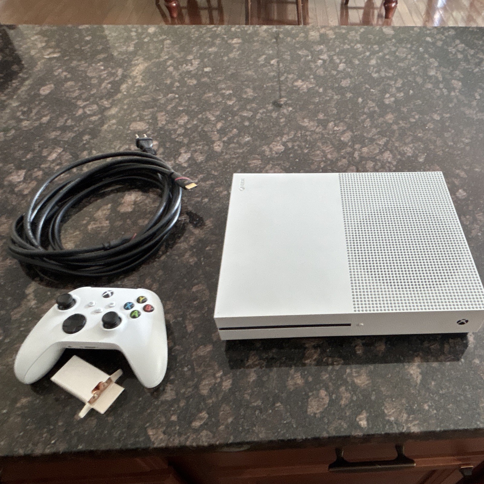 Microsoft Xbox One S 1TB White 4K UHD Wi-Fi HDMI w/ New Wireless Controller