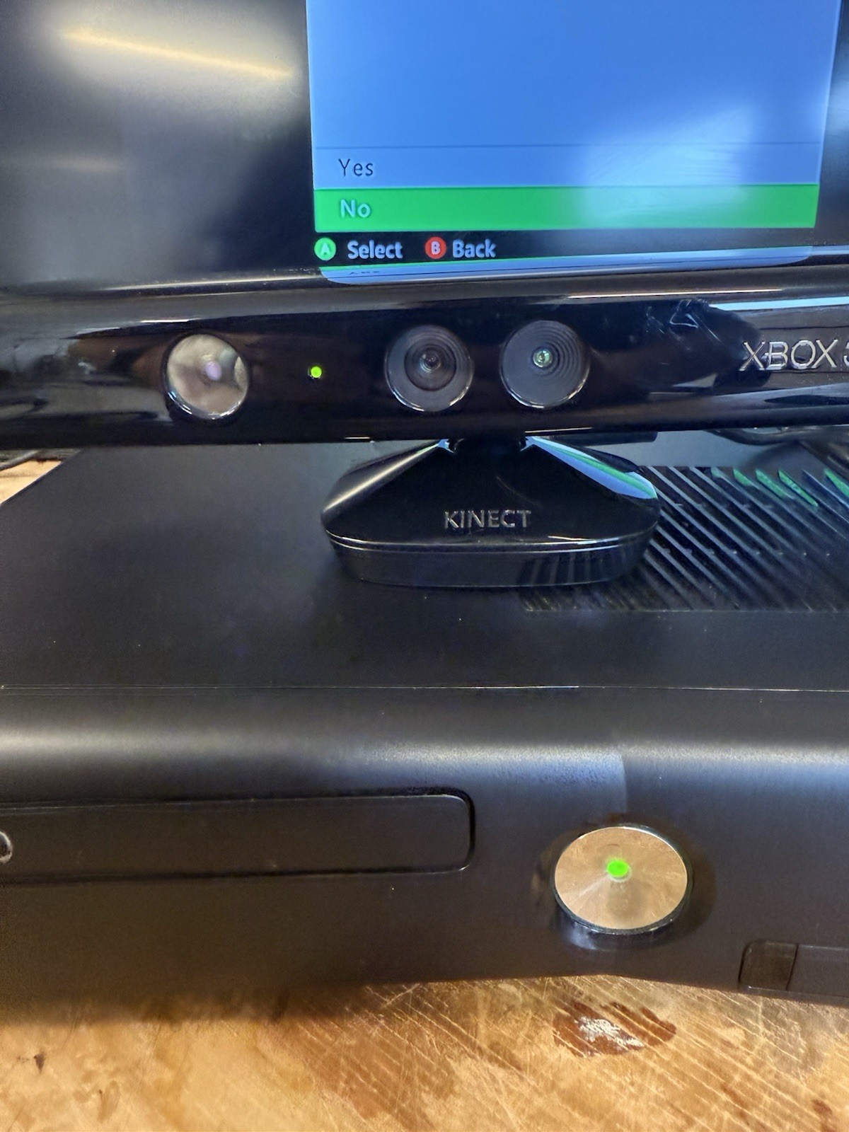 Microsoft Xbox 360 S Gaming Console & Kinect Black No Games Blu Controller READ!