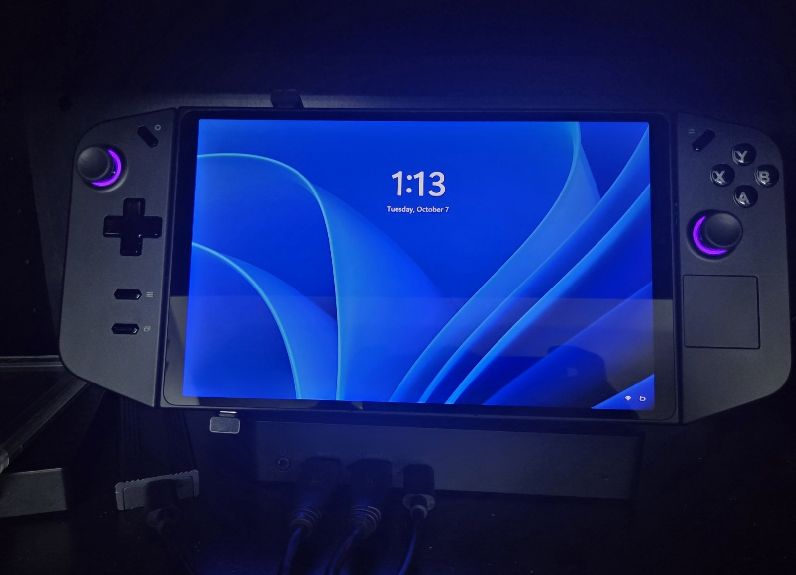 Lenovo Legion Go 8APU1 1TB Handheld Console – dual boot!